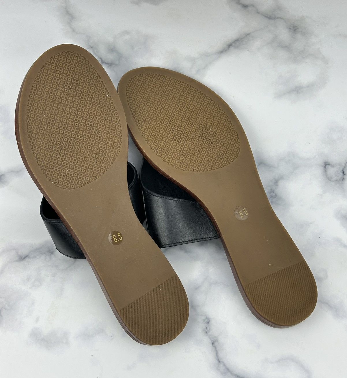 Tory Burch Tory Burch Jamie Black Leather Thong Sandals Logo Flip Flops Size US 7.5 / IT 37.5 - 6 Thumbnail