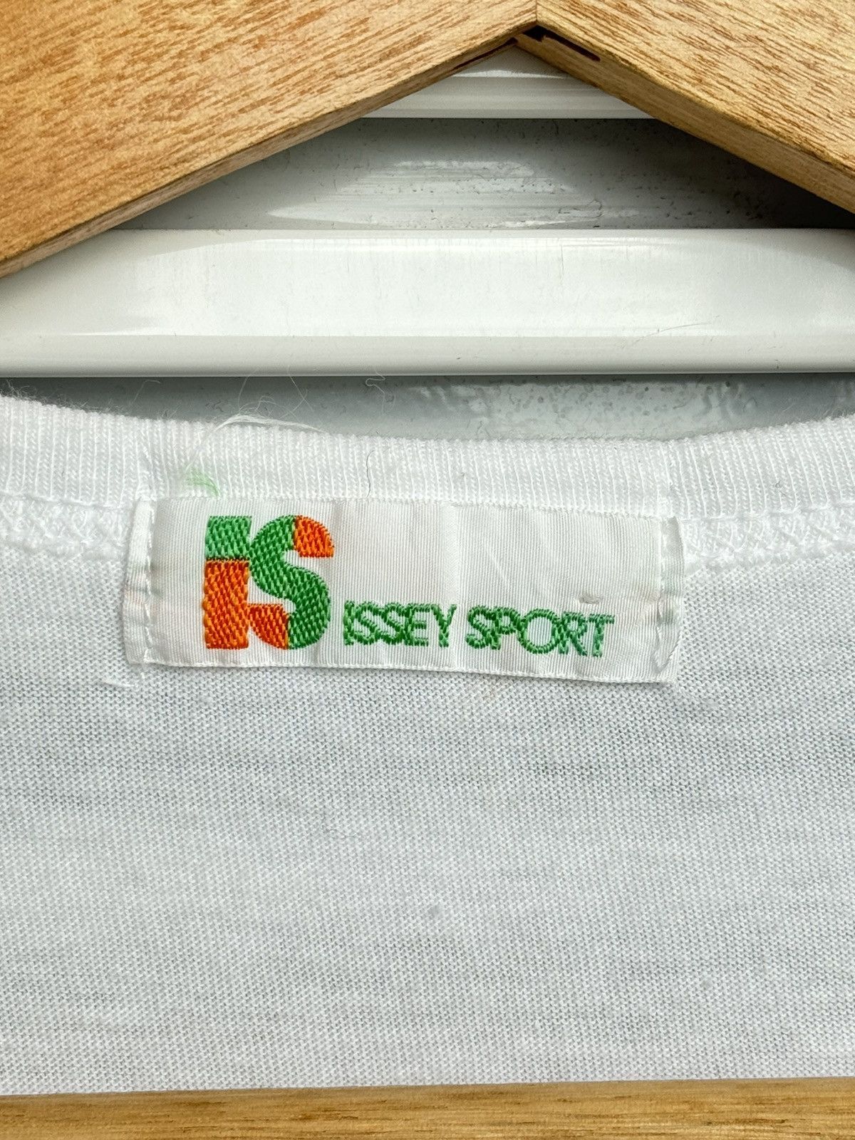 Issey Miyake × Japanese Brand Vintage Issey Miyake Sport Olivetti Tees Size US S / EU 44-46 / 1 - 4 Thumbnail