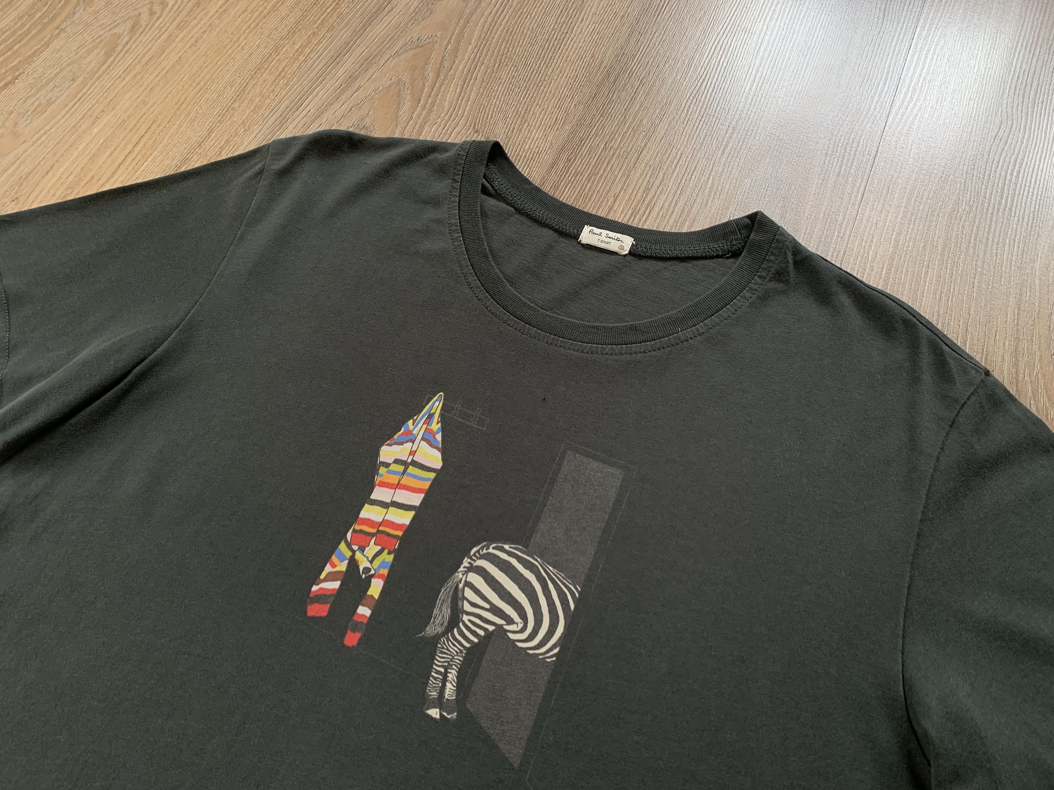 Designer × Paul Smith Paul Smith Khaki Cotton Printed T Shirt Size US S / EU 44-46 / 1 - 4 Thumbnail