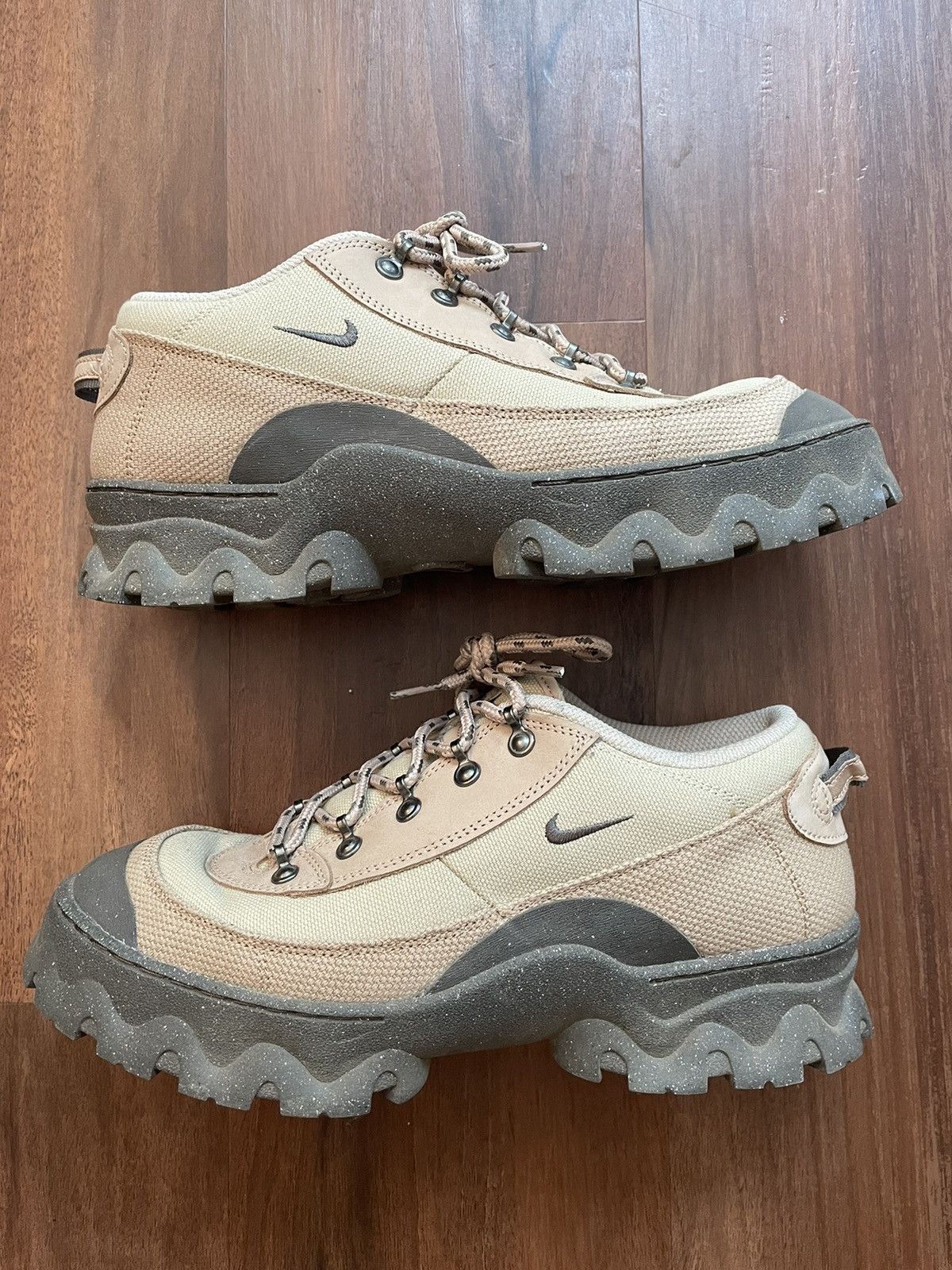 nike lahar low size 5