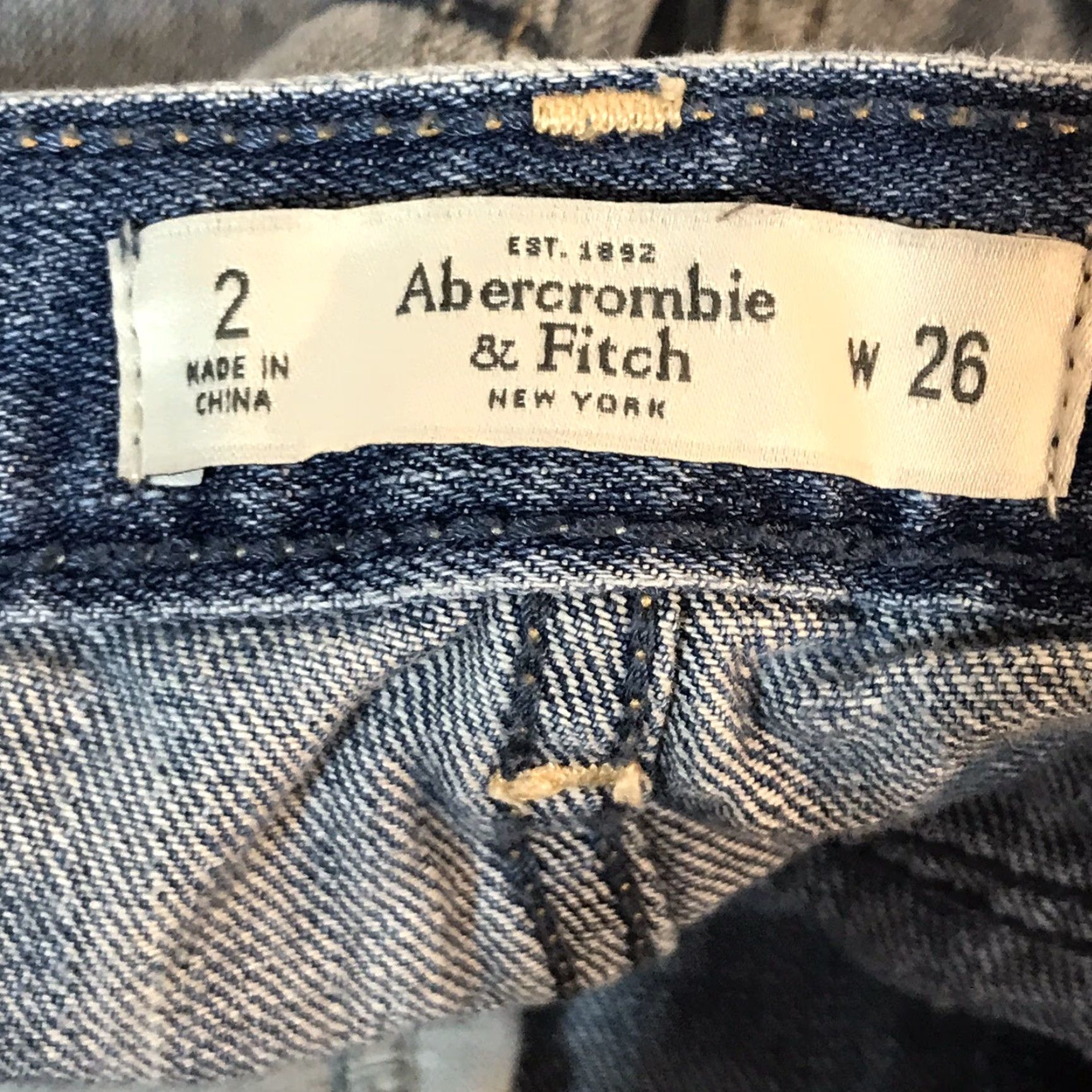 Abercrombie & Fitch Abercrombie & Fitch Patchwork Cut-Off Jeans Juniors Size 26 Blue Denim Casual Women Size 26" / US 2 / IT 38 - 3 Thumbnail