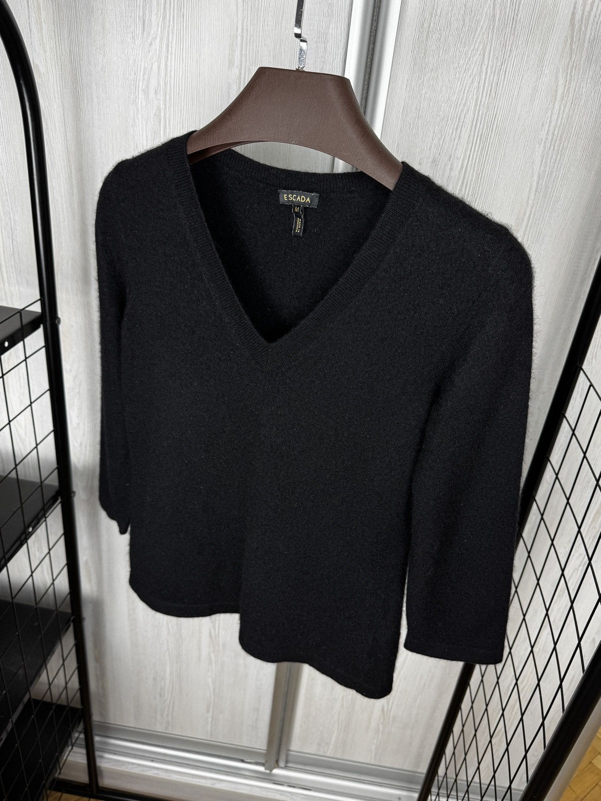Escada Escada black pure cashmere v-neck sweater size M Size M / US 6-8 / IT 42-44 - 6 Thumbnail