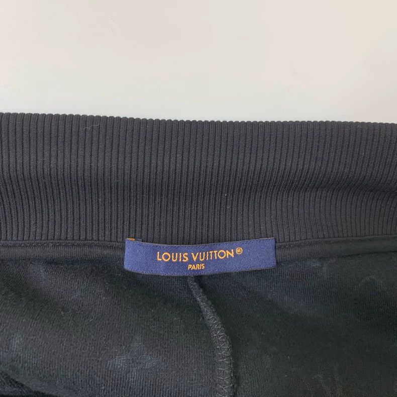 Louis Vuitton Louis Vuitton size l Black towel shorts with full logo shor Size US 28 / EU 44 - 2 Thumbnail