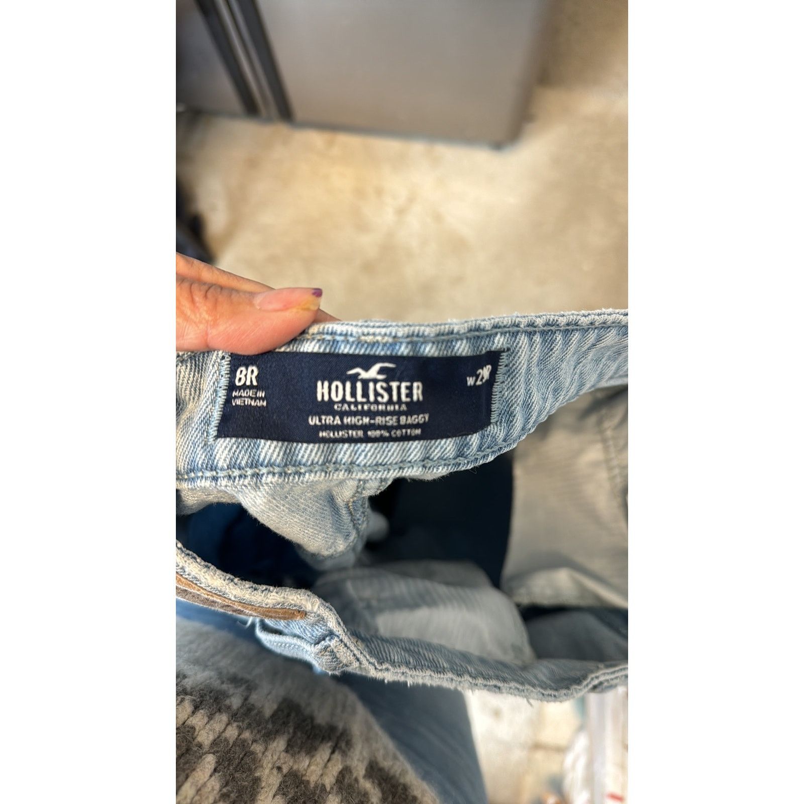 Hollister Hollister ultra high ride baggy light was wide leg jeans Size 30" / US 8 / IT 44 - 6 Thumbnail
