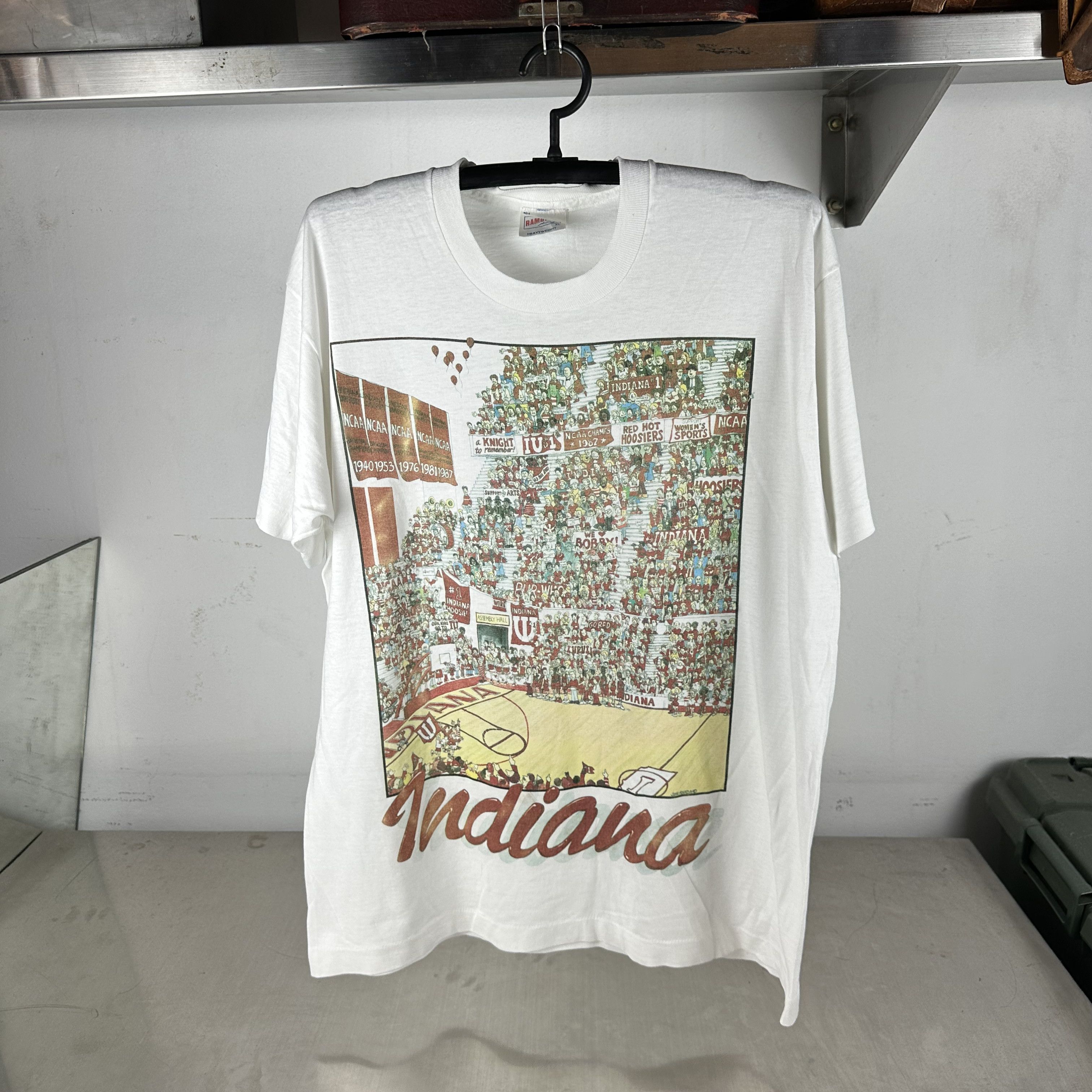 Vintage 80s Indiana Hoosiers Basketball Artwork NCAA T-shirt