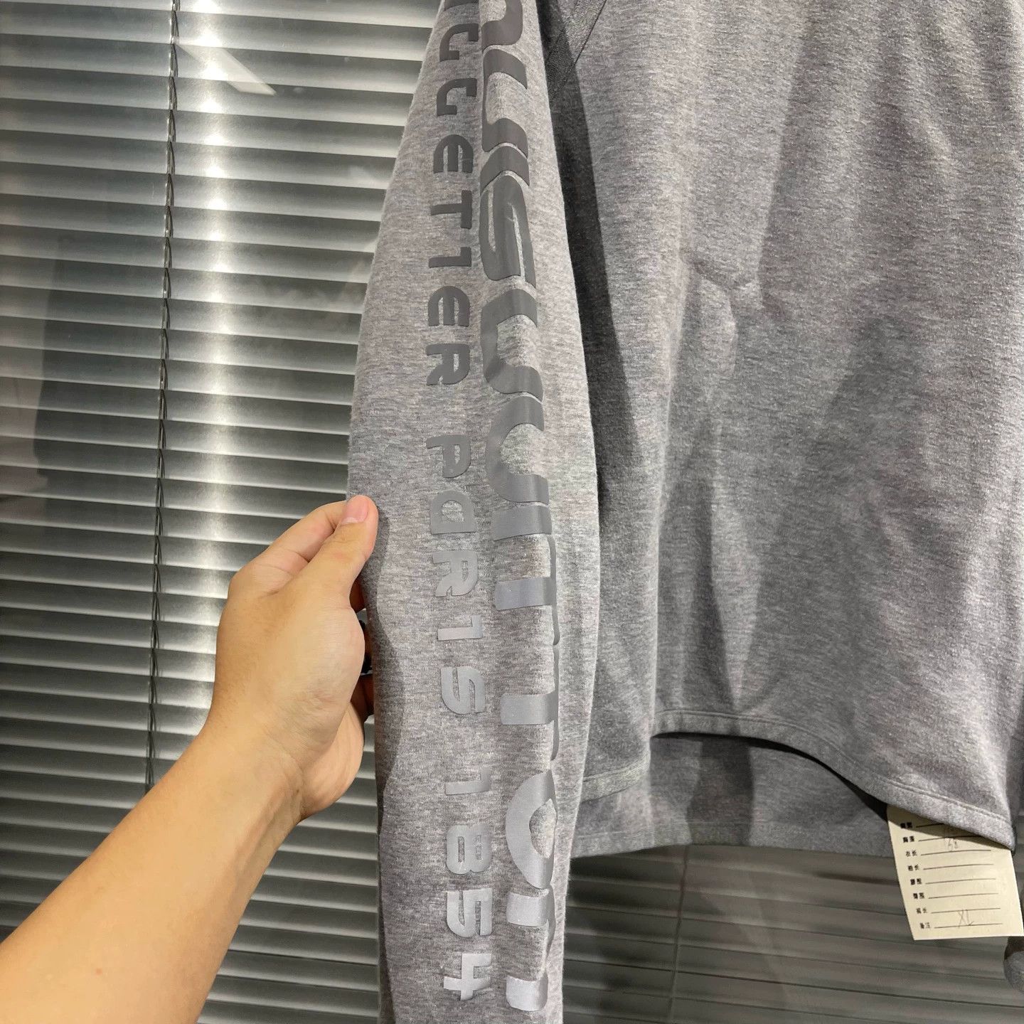 Louis Vuitton LV Gray Side Reflective Stripes Lettering Sweatshirt XL 99N Size US XL / EU 56 / 4 - 3 Thumbnail