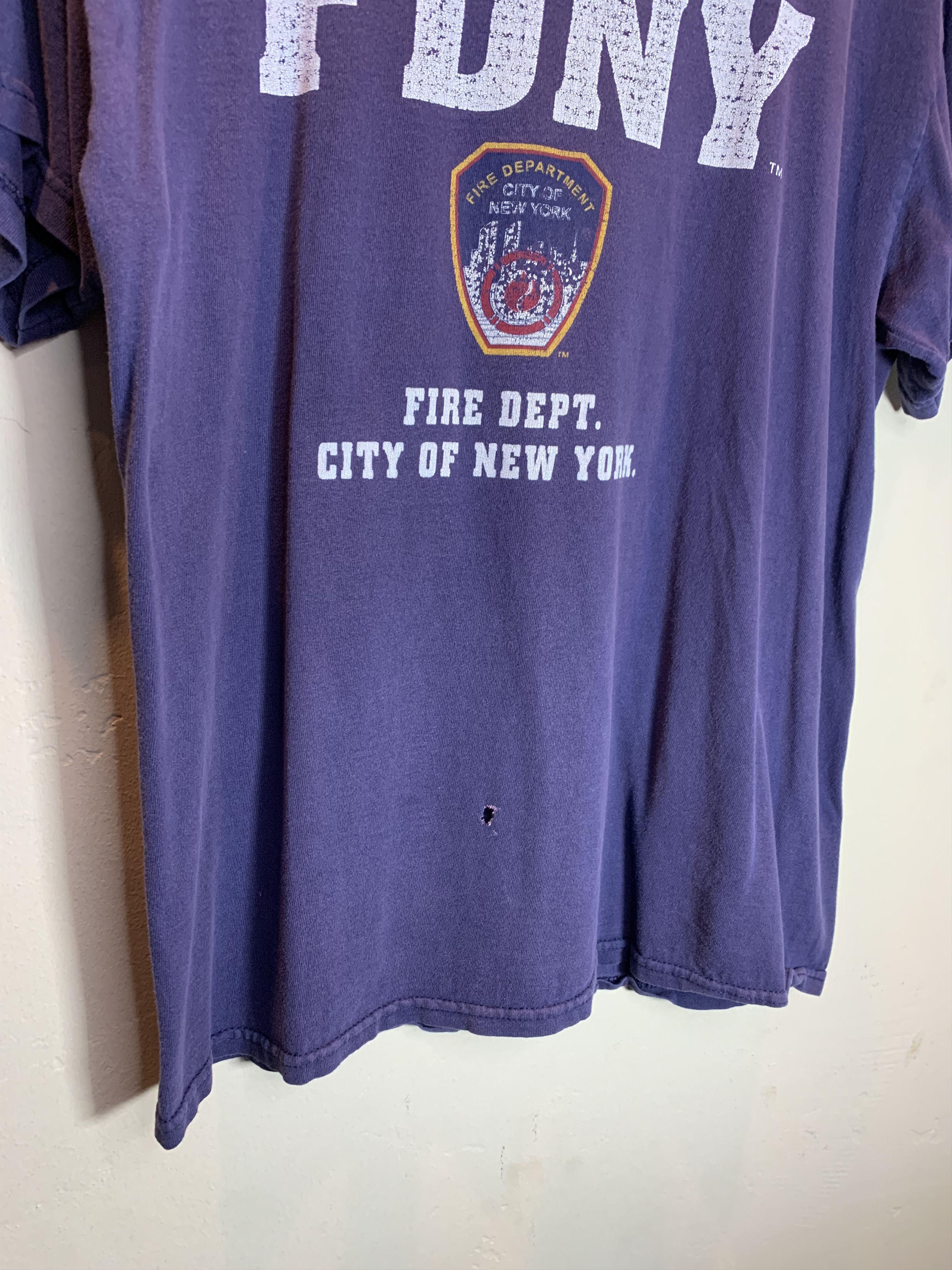 Vintage *RARE* Vintage 90’s FDNY Fire Department New York T-Shirt M Size US M / EU 48-50 / 2 - 3 Thumbnail