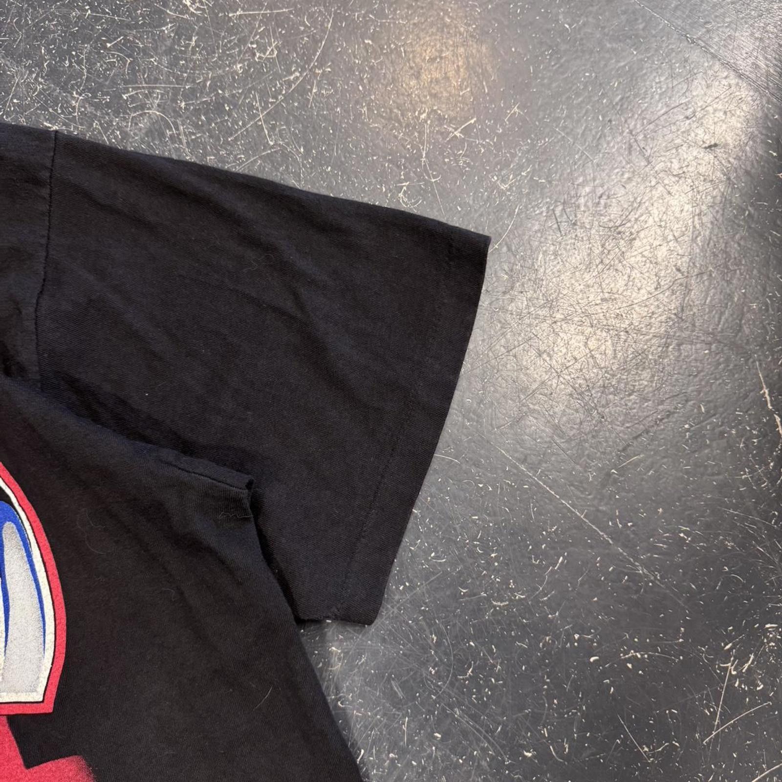 NBA Vintage 1997 Chicago Bulls Rare Glow in the Dark Graphic Tee Size US XL / EU 56 / 4 - 5 Thumbnail