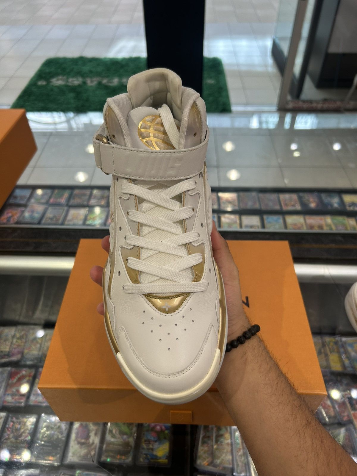Louis Vuitton Louis vuitton trainer 2 white gold Size US 8.5 / EU 41-42 - 7 Thumbnail