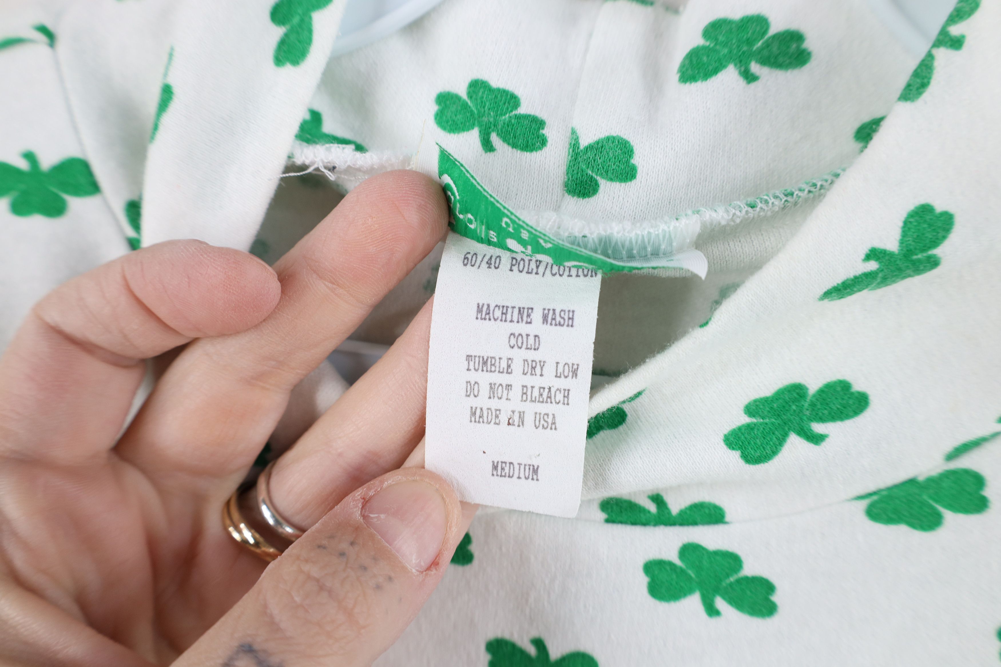 Vintage Vintage 90s Patricks Day Clover Mock Neck T-Shirt USA Size M / US 6-8 / IT 42-44 - 5 Thumbnail
