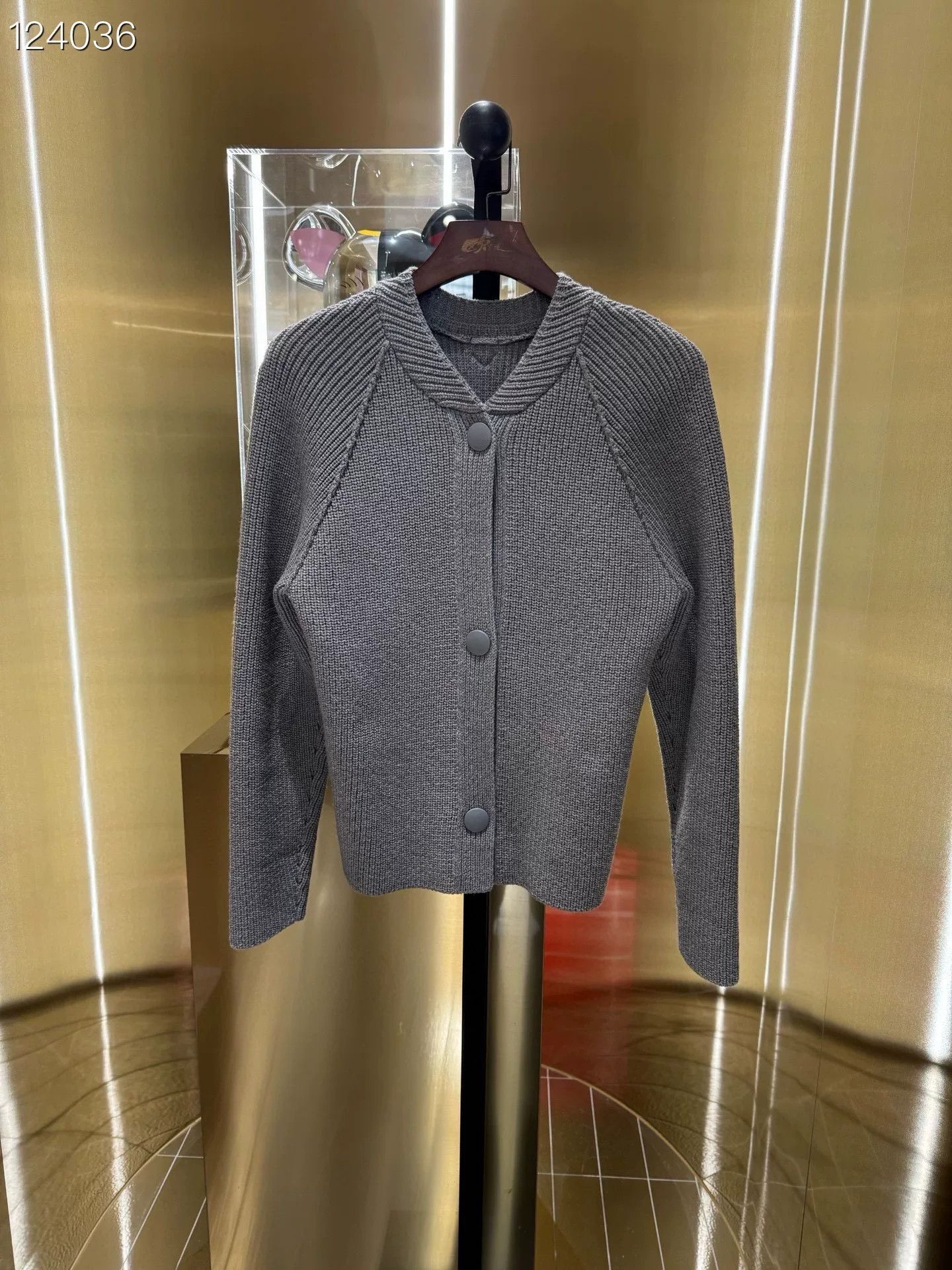 Louis Vuitton Louis Vuitton Ribbed Knit Cardigan Size S / US 4 / IT 40 - 1 Thumbnail