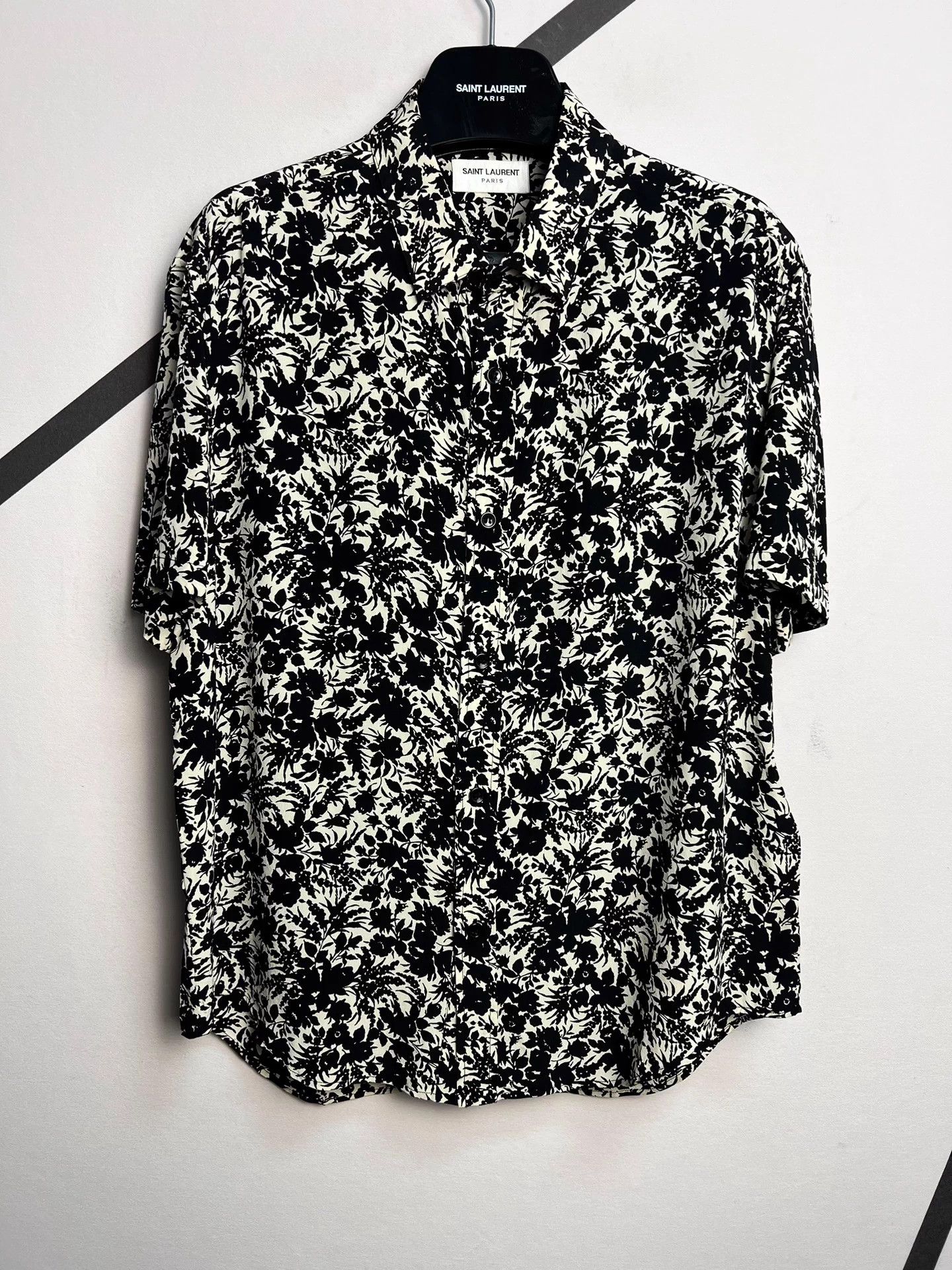 Saint Laurent Paris Authentic Saint Laurent print short-sleeved silk shirt Size US S / EU 44-46 / 1 - 1 Thumbnail