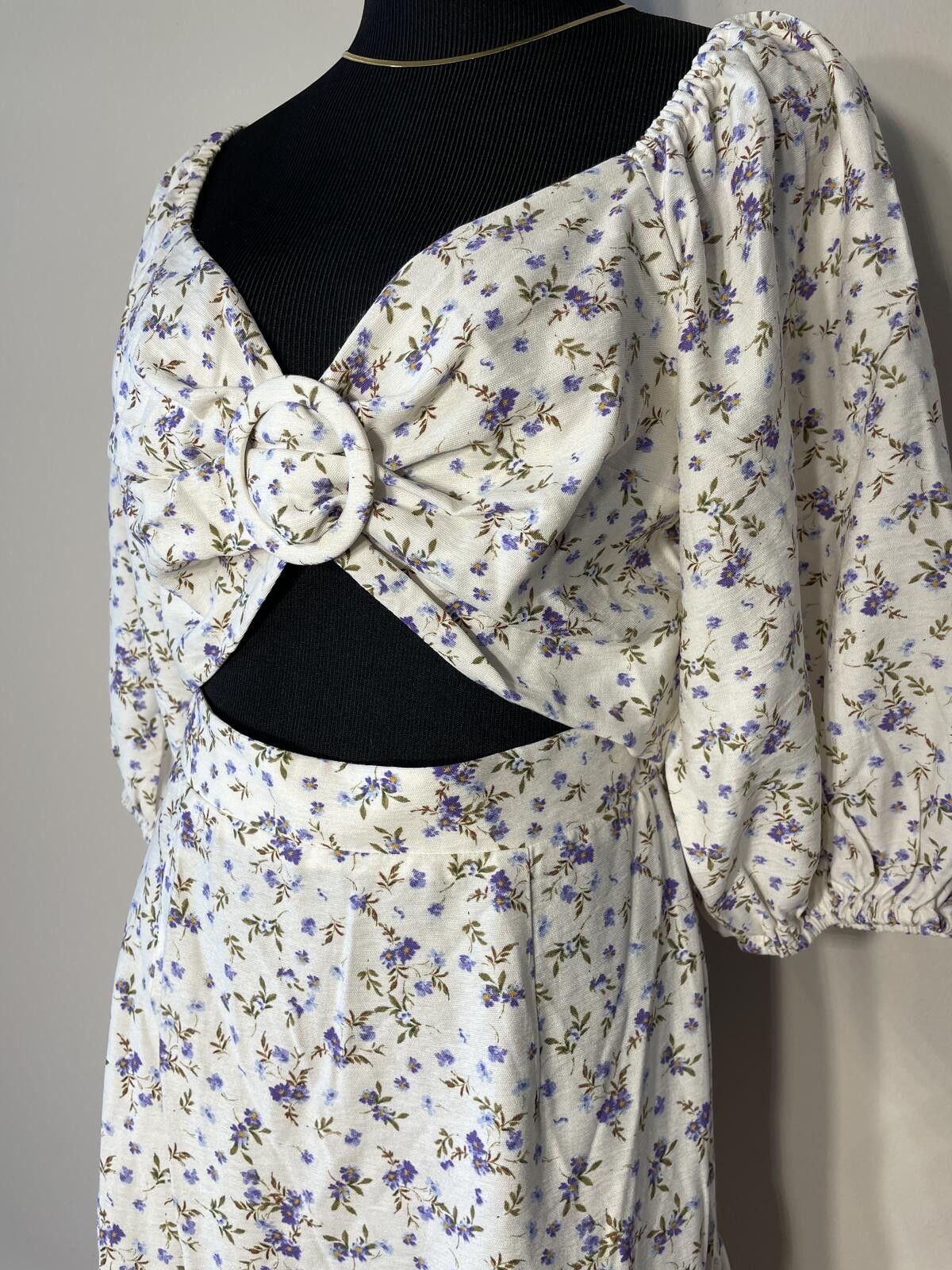 MINKPINK MINKPINK Hailey Floral Puff Sleeve Cutout Midi Dress Cottage Size M / US 6-8 / IT 42-44 - 4 Thumbnail