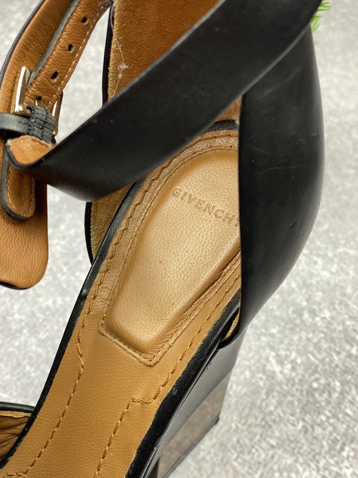 Givenchy Givenchy Heels Black Suede & Mink 😍 Size US 8 / IT 38 - 4 Thumbnail