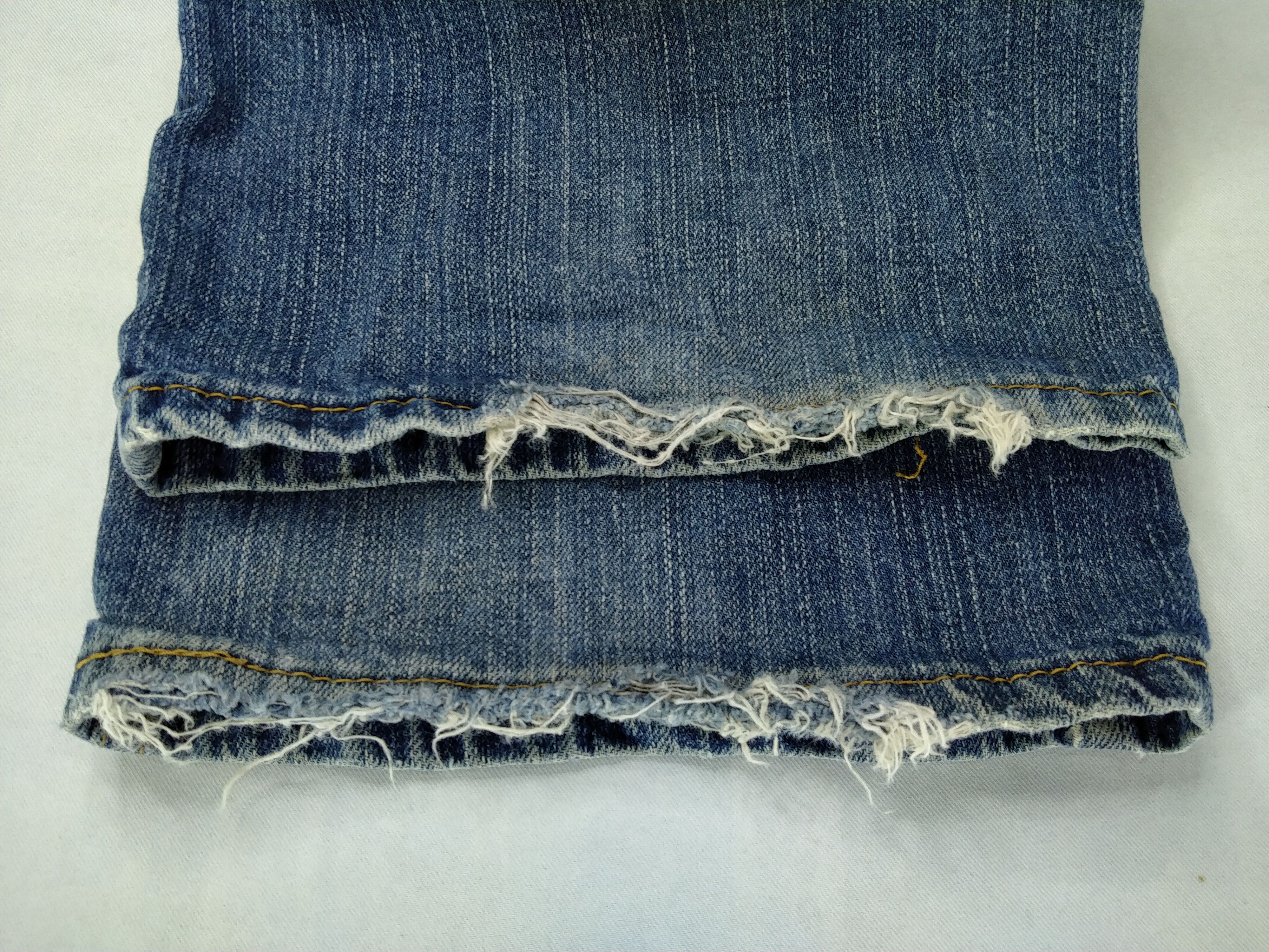 Levi's Distressed Vintage Levi's 559 Relaxed 39x32 Denim -JN327 Size US 39 - 13 Thumbnail