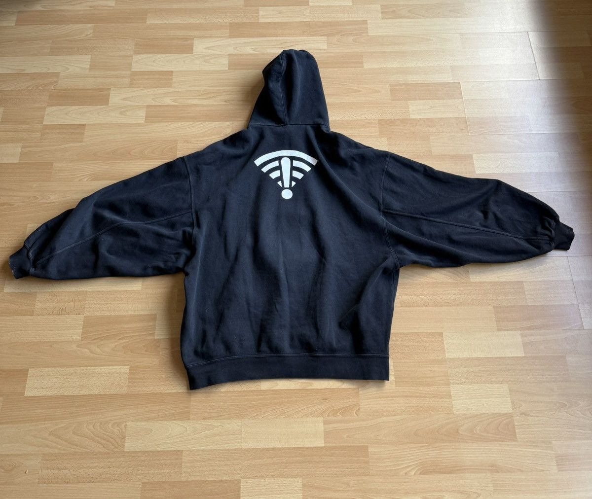 Balenciaga Balenciaga Arrow Up Hoodie Size US M / EU 48-50 / 2 - 2 Thumbnail