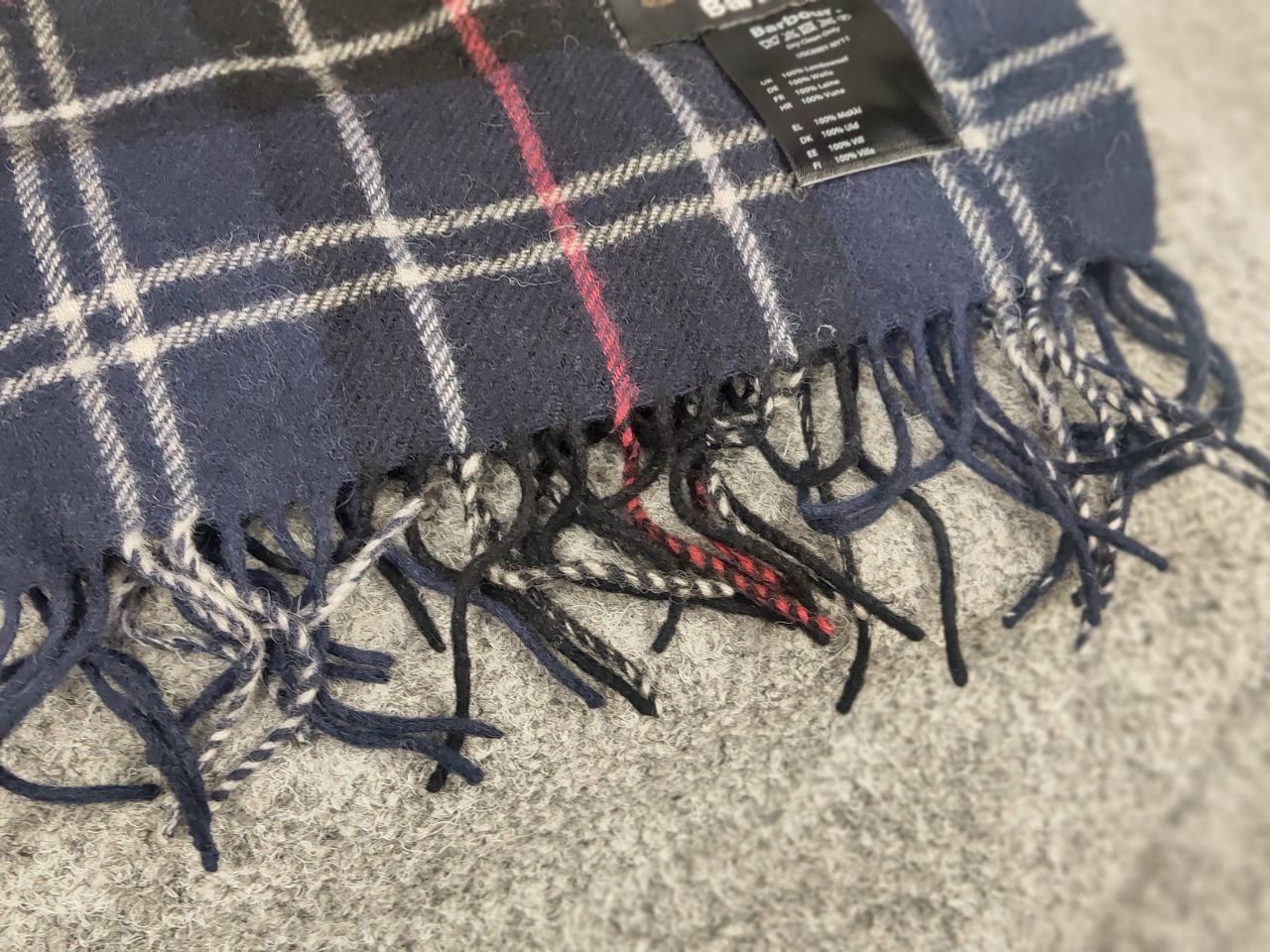Barbour Barbour Classic woolen scarf in a dark blue check Unisex Size ONE SIZE - 9 Thumbnail