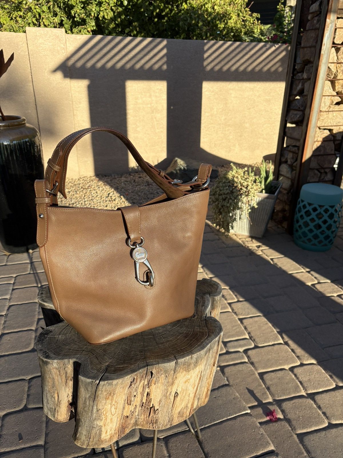 Dooney & Bourke Taupe leather lily bucket shoulder bag Size ONE SIZE - 2 Thumbnail