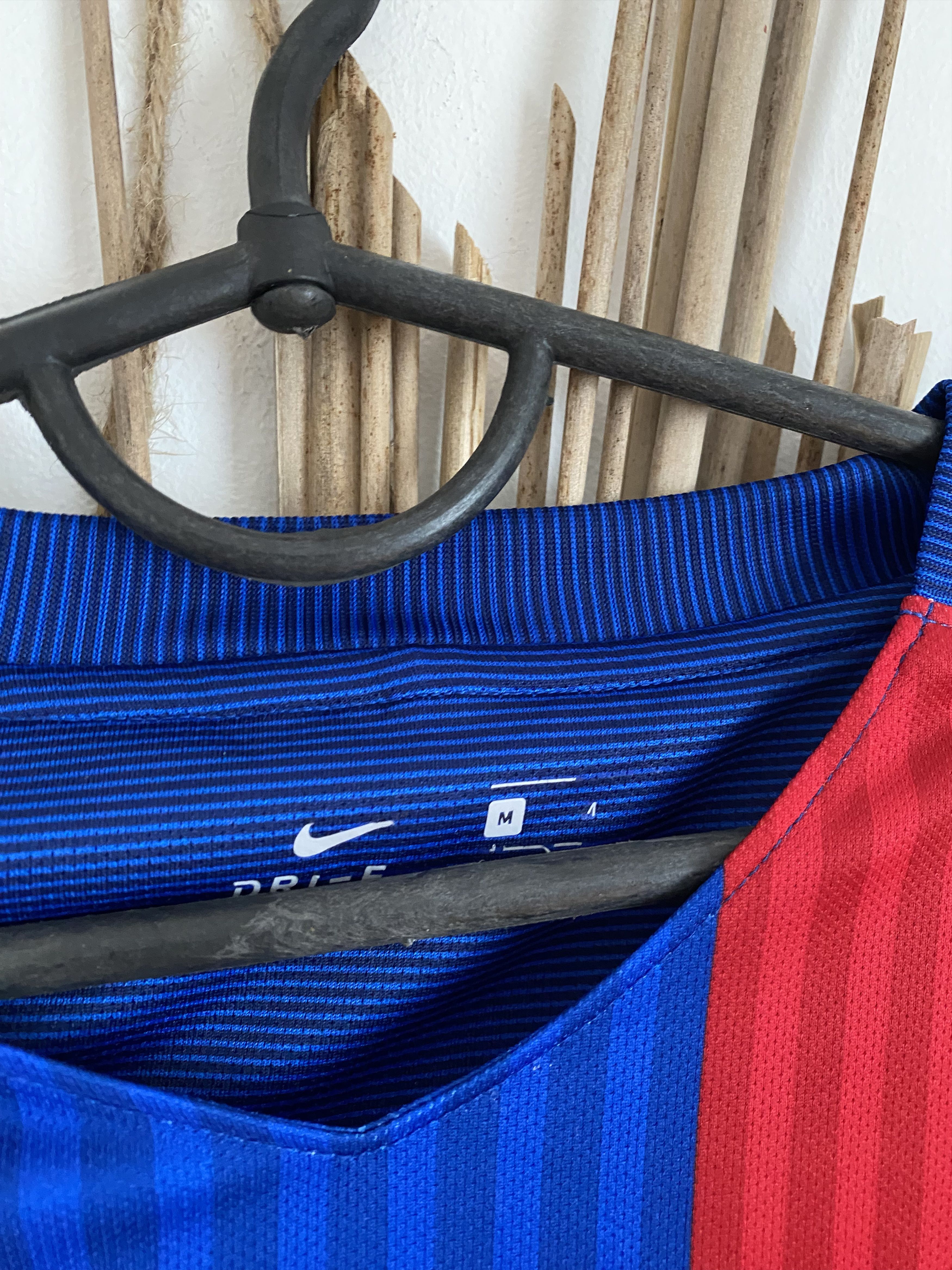Nike FC Barcelona 2016 2017 nike home football soccer jersey Size US M / EU 48-50 / 2 - 4 Thumbnail