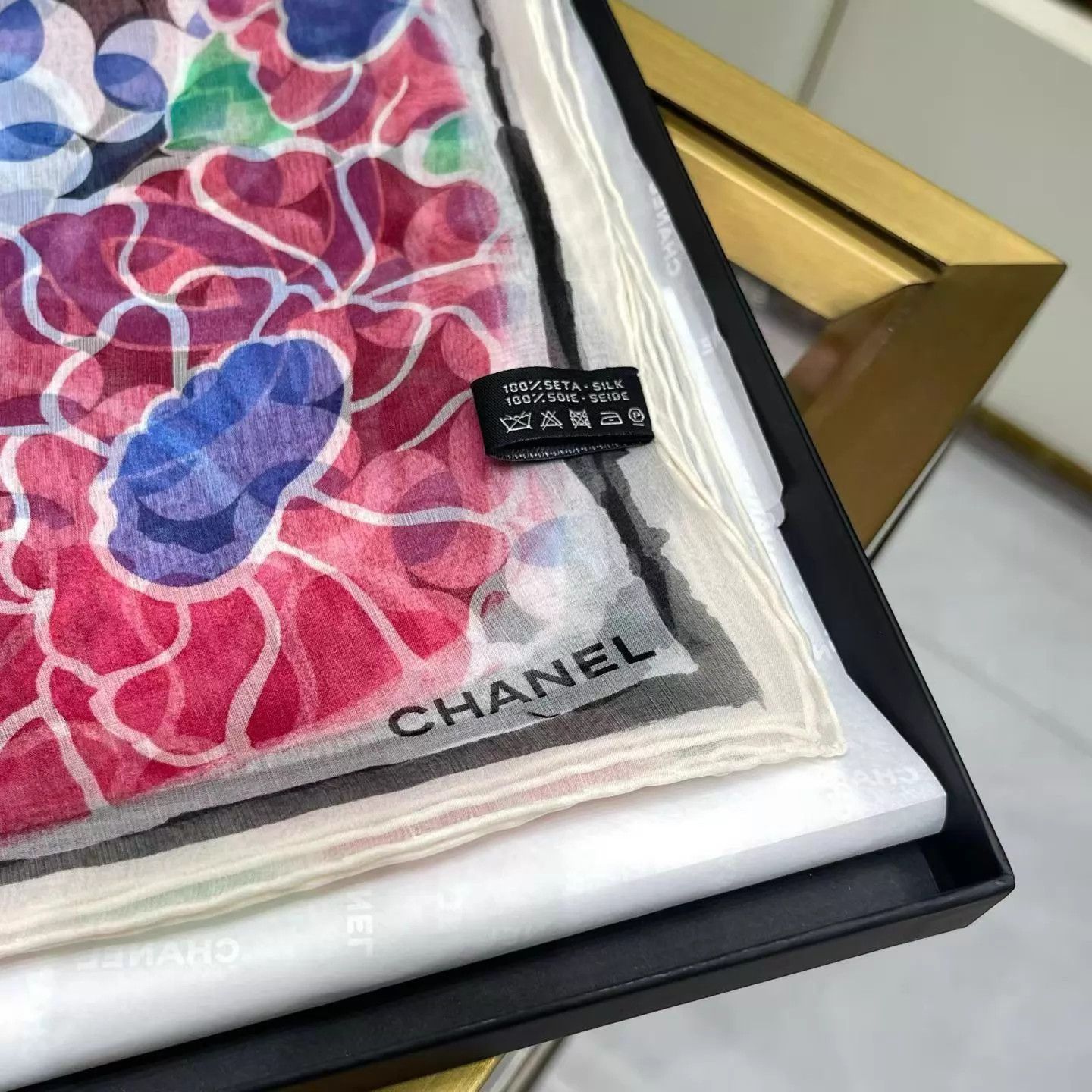 Chanel Chanel 90x90 Scarf Like New Sale Size ONE SIZE - 3 Thumbnail