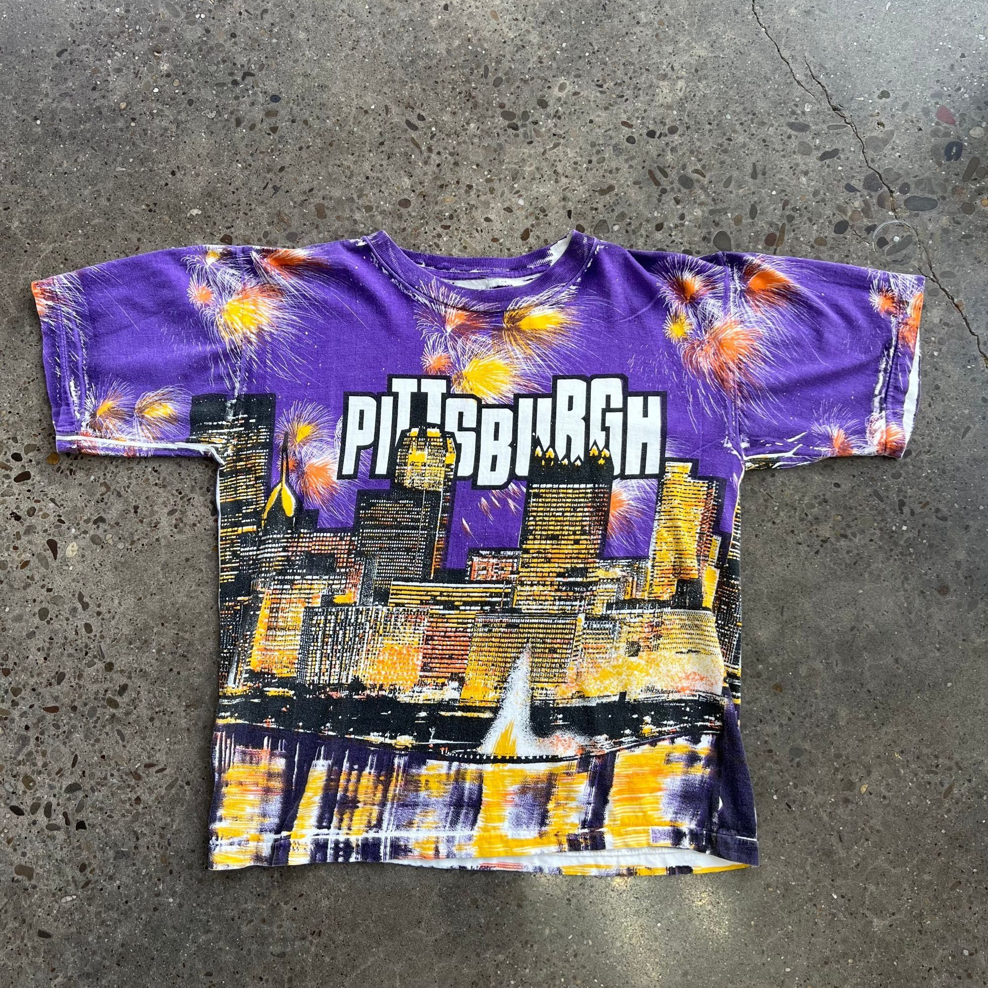 NFL × Vintage Vintage 90s All Over Print AOP Pittsburgh Skyline Tee Size US M / EU 48-50 / 2 - 2 Thumbnail