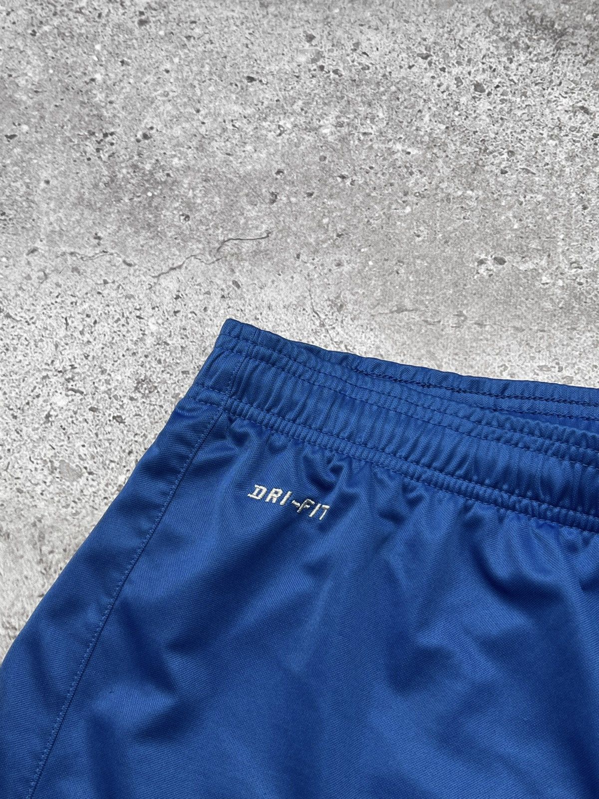 Nike Vintage Nike Dri-Fit Shorts Blue Size US 33 - 2 Thumbnail