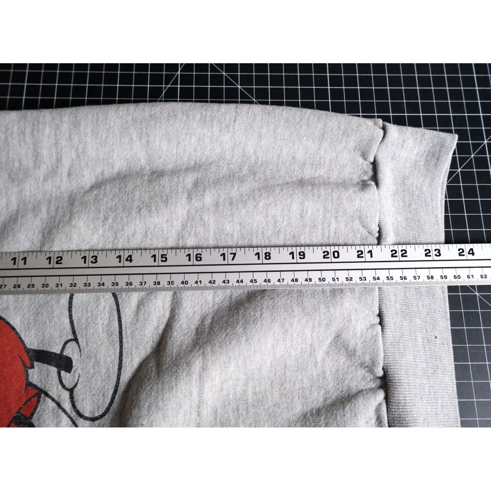 Disney VINTAGE Disney Mickey Mouse Sweatshirt Men Large Gray 80s Cartoon Graphics Fleece Raglan Crew Neck Cotton Blend Polyester Rayon Medium Tagged Large Size US M / EU 48-50 / 2 - 6 Thumbnail