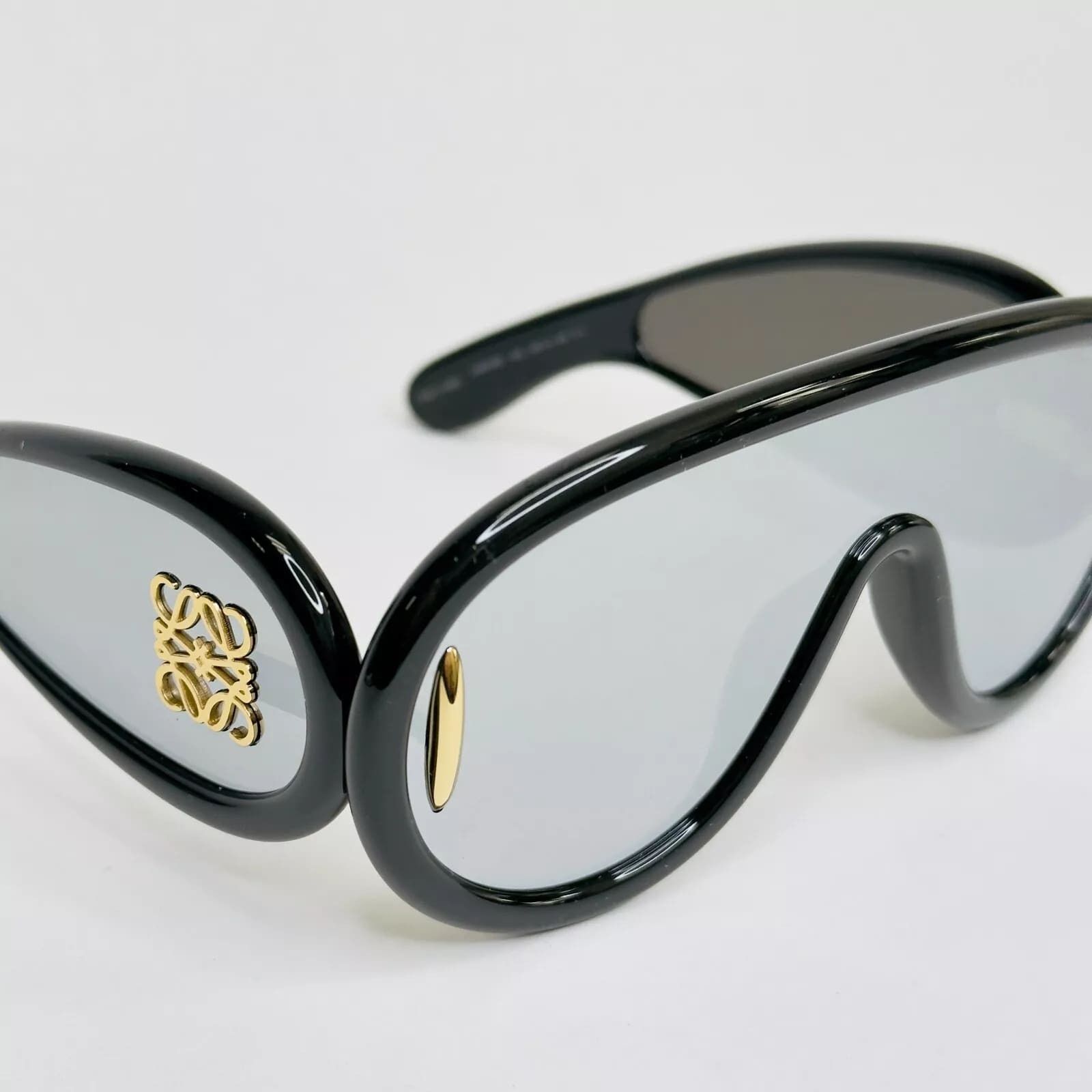 Loewe LOEWE ANAGRAM PAULA IBIZA Mask LW40108I 40108 Sunglass Size ONE SIZE - 9 Thumbnail