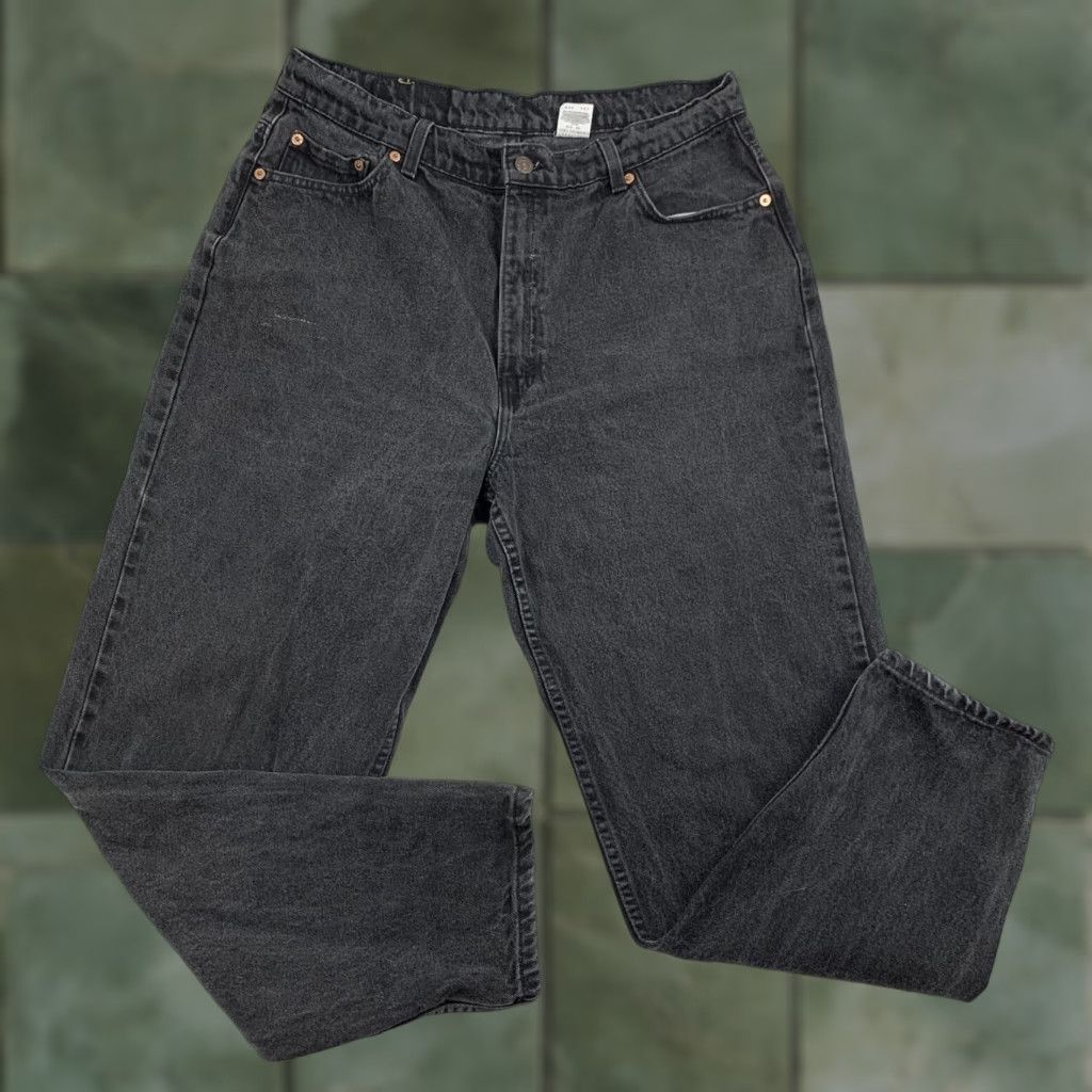 Levi's VINTAGE Levi's 521 Jeans Womens 18 Short Black High Waist Tapered Leg 90s USA Classic American Jeans Womens Size 40" / US 18 - 1 Thumbnail