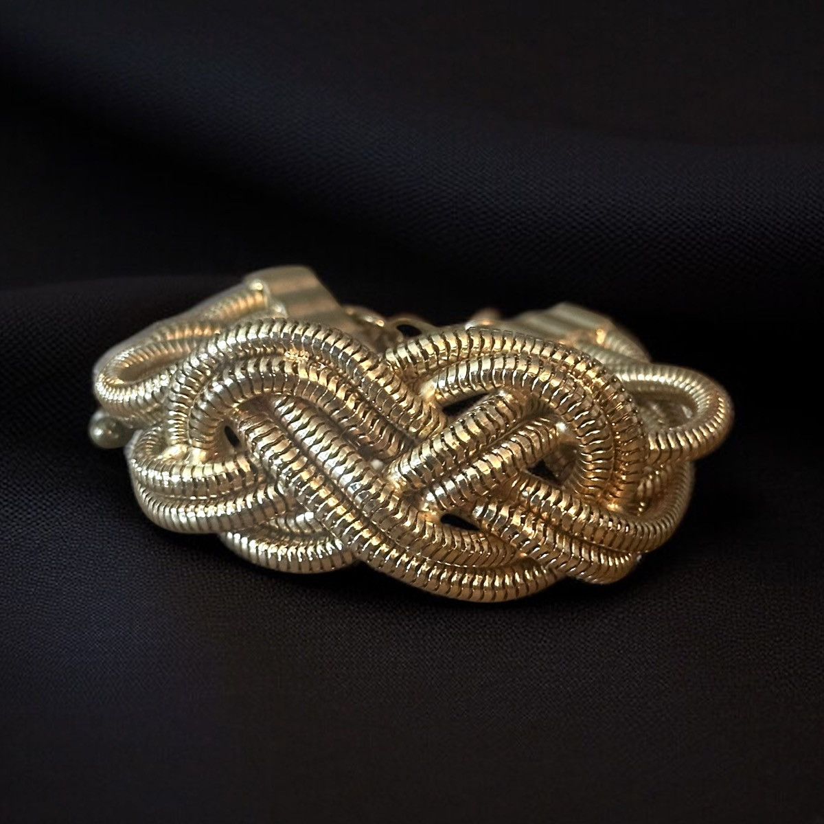 Other Gold tone multi strand love knot omega chain bracelet Size ONE SIZE - 1 Thumbnail