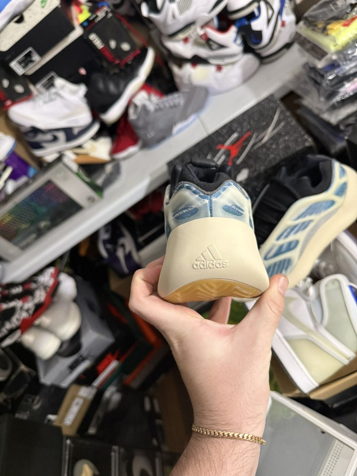 Yeezy Yeezy 700 v3 kyanite sz 9 Size US 9 / EU 42 - 4 Thumbnail