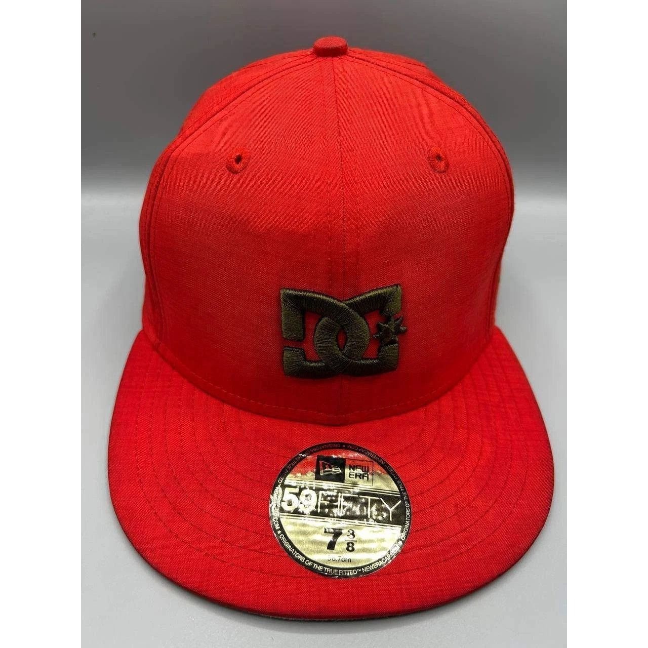 New Era DC Shoes Hat Men 7 3/8 Red Embroidered Fitted Cap Size ONE SIZE - 1 Thumbnail