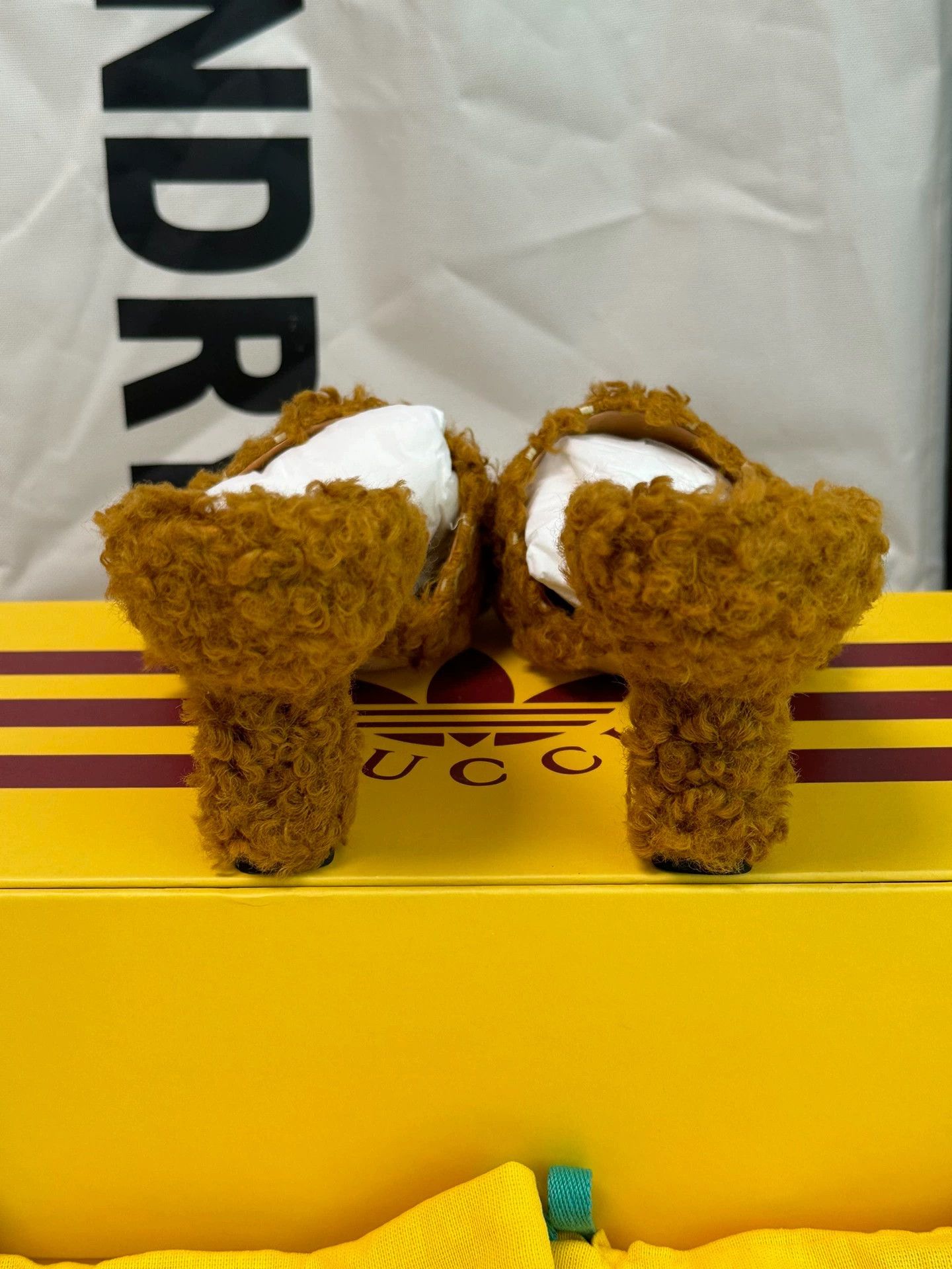 Gucci Gucci x Adidas Teddy Slide Brown 39 Size US 8.5 / IT 38.5 - 4 Thumbnail
