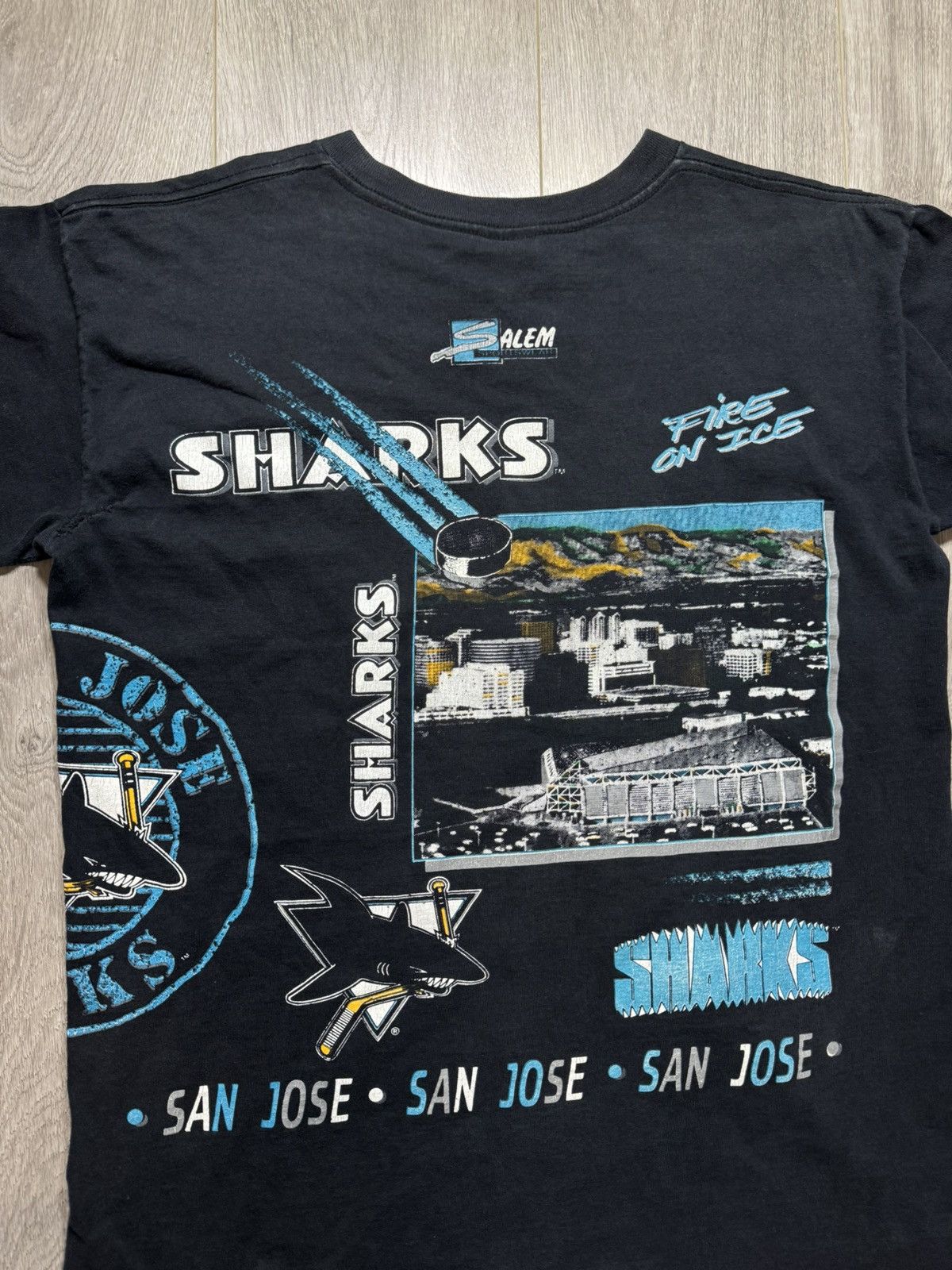 NHL × Salem Sportswear × Vintage Vintage San Jose Sharks Bulletin Athletic All Over Print Tee Size US L / EU 52-54 / 3 - 6 Thumbnail