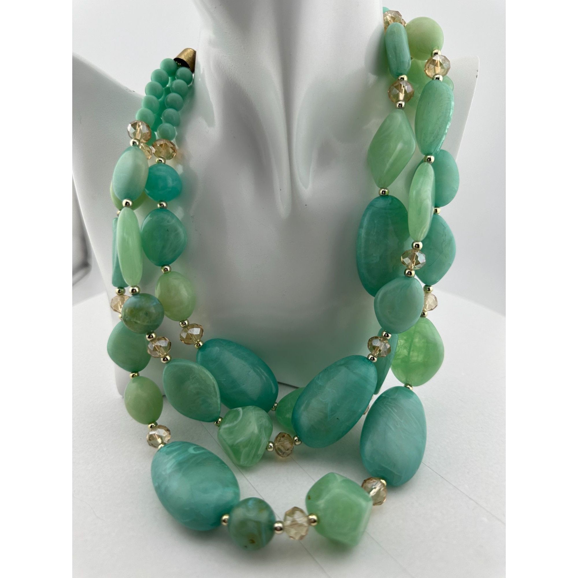 Other Vintage Beautiful Women's Chunky Three Strand Beaded Necklac Size ONE SIZE - 8 Thumbnail