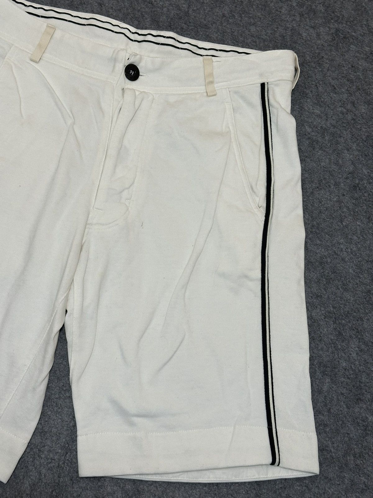 Stone Island Stone Island shorts featuring contrast black tape. Size US 36 / EU 52 - 5 Thumbnail