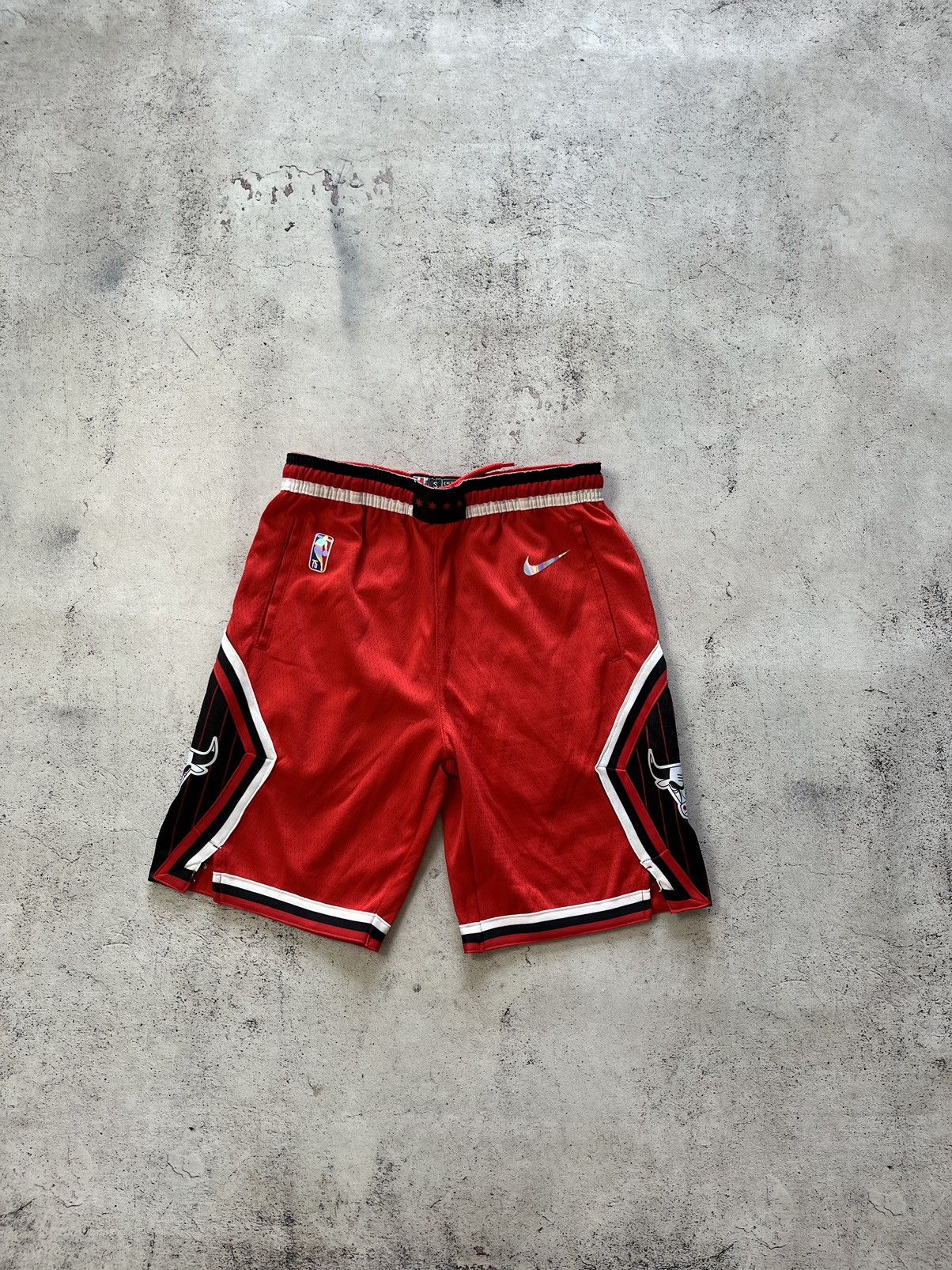 Nike Nike Chicago Bulls NBA Basketball Short Size S Size US 30 / EU 46 - 1 Thumbnail