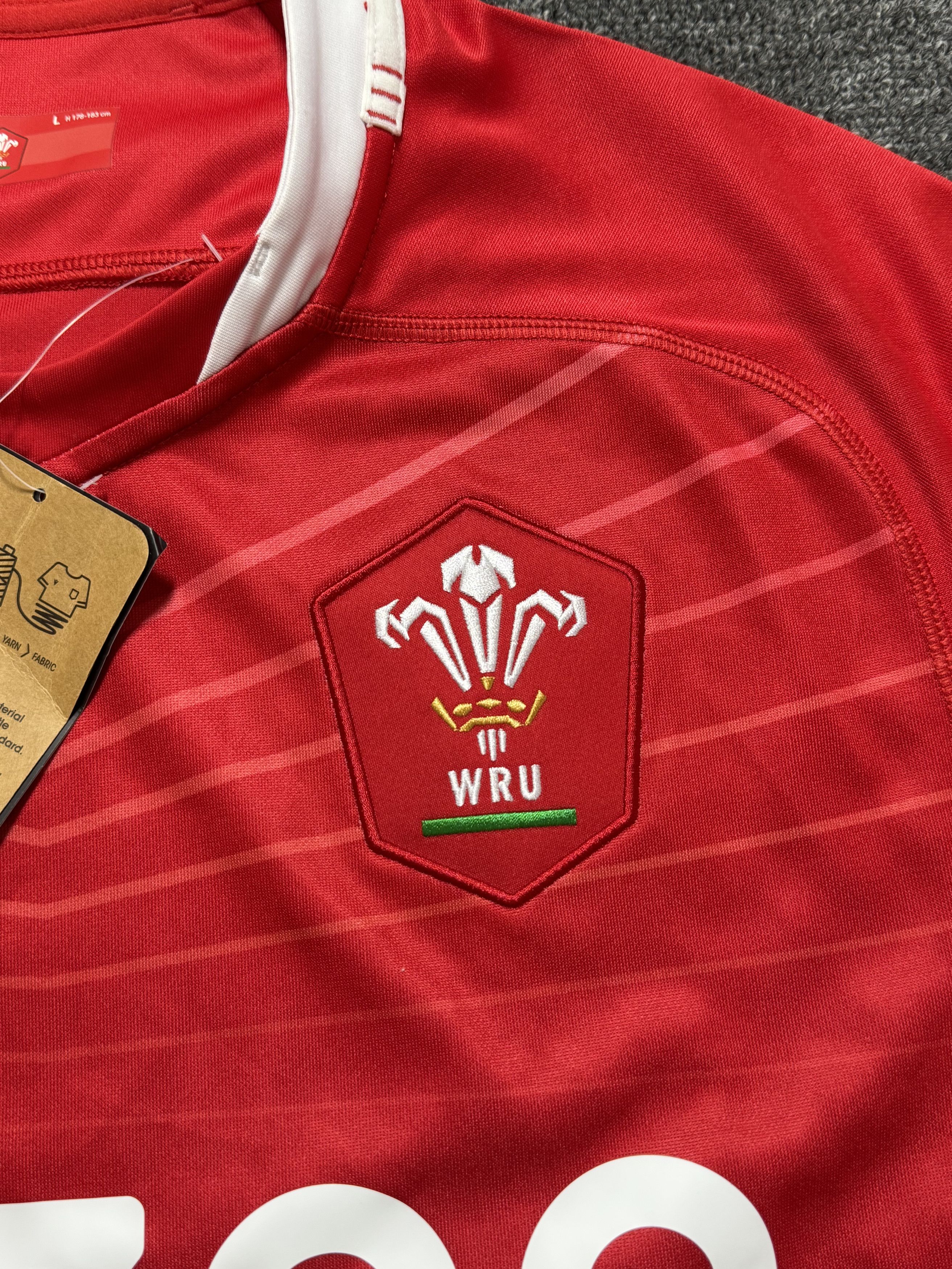 Macron Wales Rugby Union Home Shirt 2021/22 Macron Cazoo Red L NWT Size US L / EU 52-54 / 3 - 4 Thumbnail