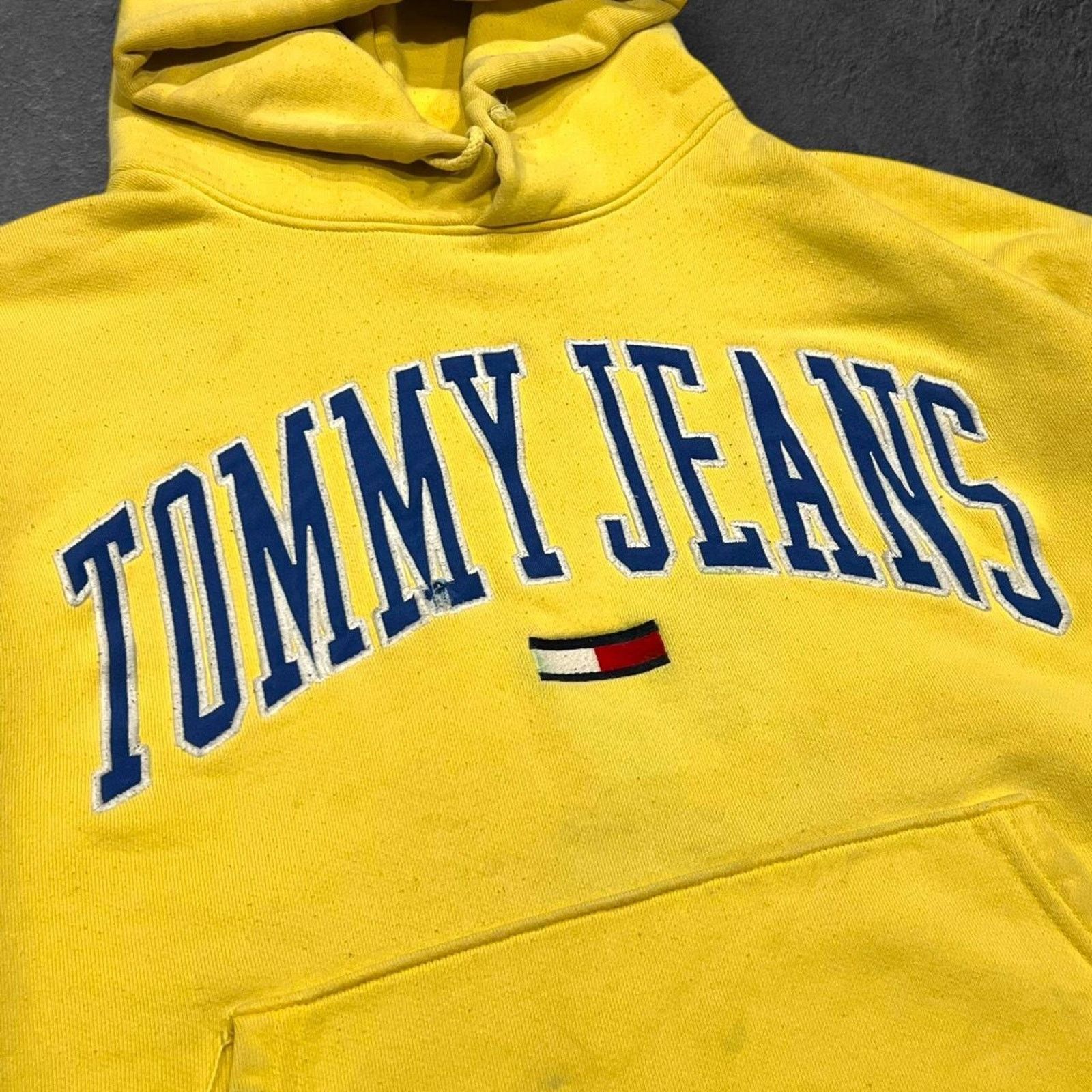 Tommy Hilfiger Tommy Jeans Vintage Yellow Hoodie w/ Logo Embroidery Size US M / EU 48-50 / 2 - 2 Thumbnail