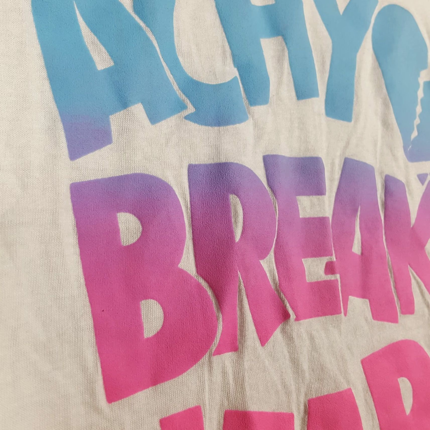 Vintage Vintage Billy Ray Cyrus Achy Breaky Heart T-Shirt XL White 90s Country Music Western Retro Men Size US XL / EU 56 / 4 - 4 Thumbnail
