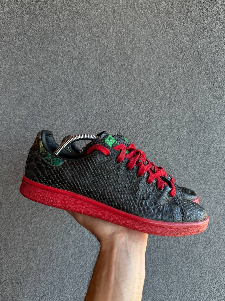 Adidas stan smith black snake best sale