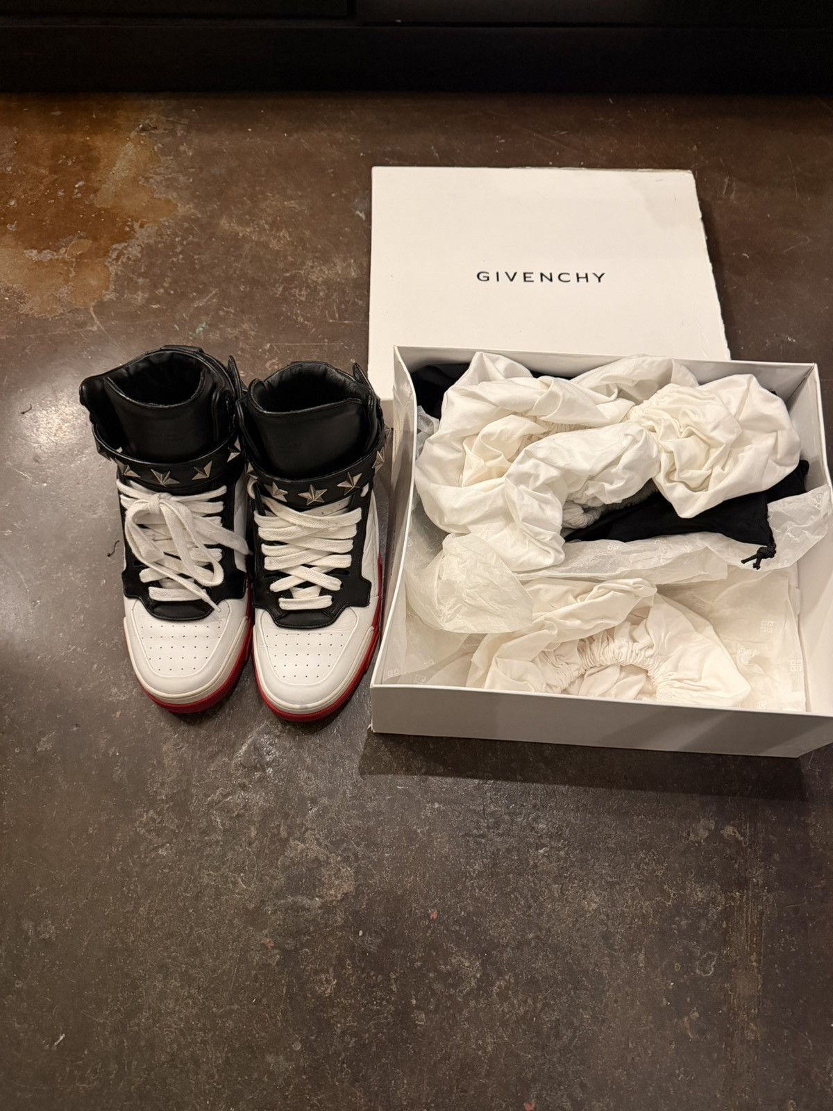 Givenchy (RARE) Givenchy Tyson Star Studded Sneakers Size US 8 / EU 41 - 11 Thumbnail