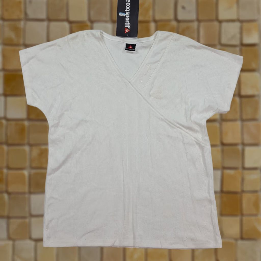 Le Coq Sportif VINTAGE Le Coq Sportif Athletic White V-Neck Women's M Short Sleeve T Shirt Top Size M / US 6-8 / IT 42-44 - 1 Thumbnail