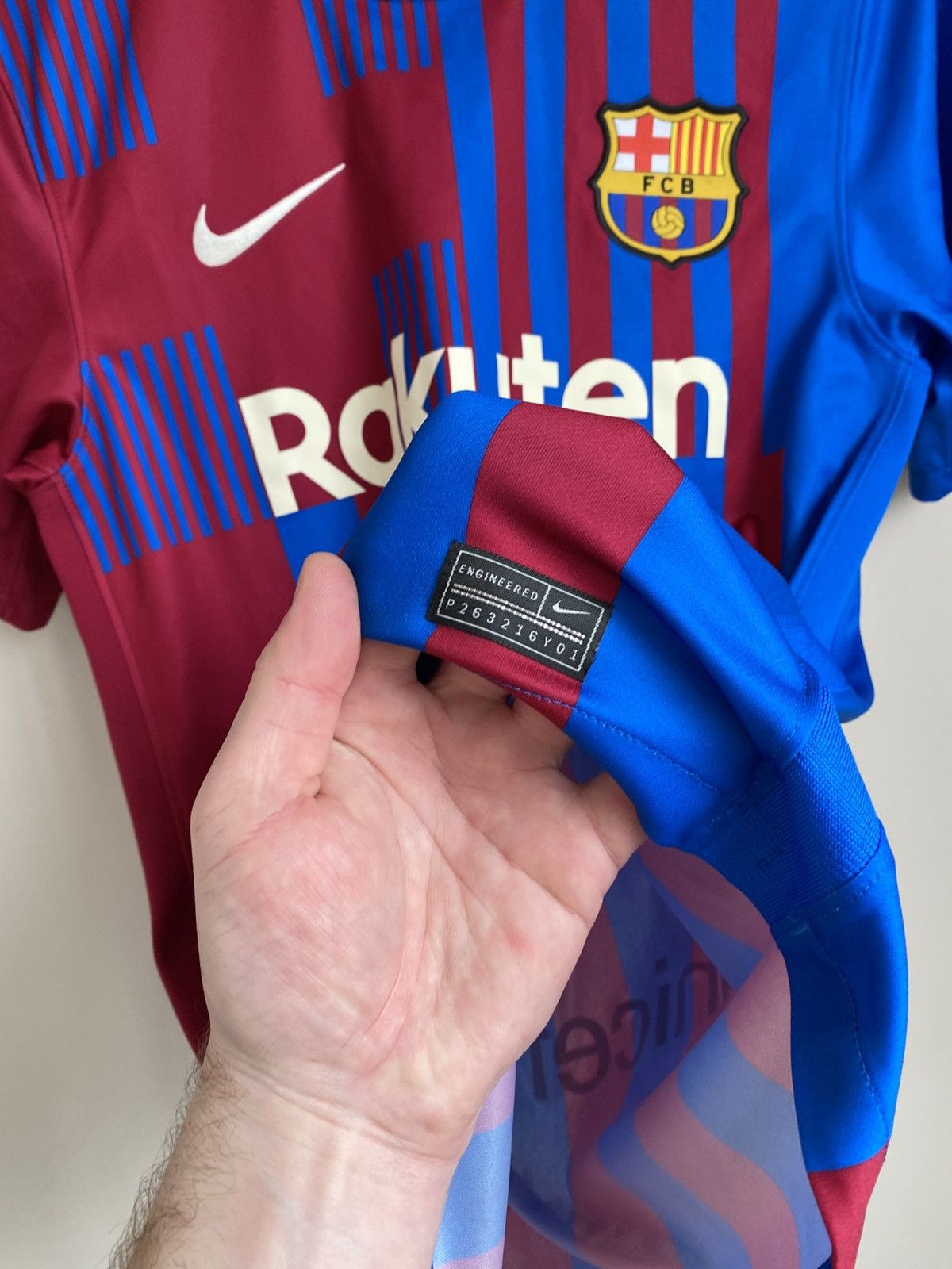 Nike BARCELONA HOME FOOTBALL SHIRT SOCCER JERSEY NIKE Size US S / EU 44-46 / 1 - 4 Thumbnail