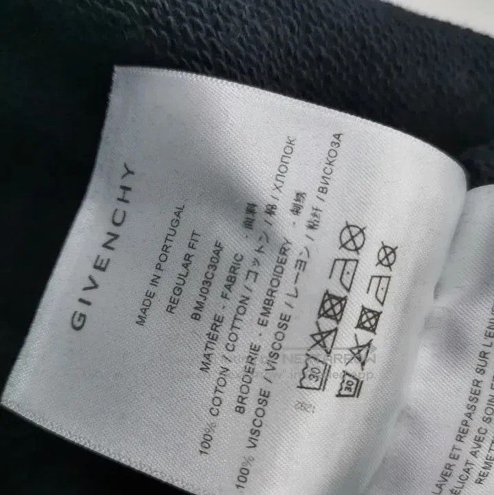 Givenchy Givenchy Logo Round Neck Long Sleeve Sweatshirt. Size US XL / EU 56 / 4 - 5 Thumbnail