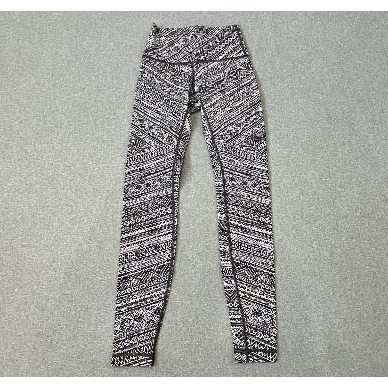 Lululemon Lululemon Ankle Length Leggings Size 2 Geometric Pattern Size 26" / US 2 / IT 38 - 1 Thumbnail