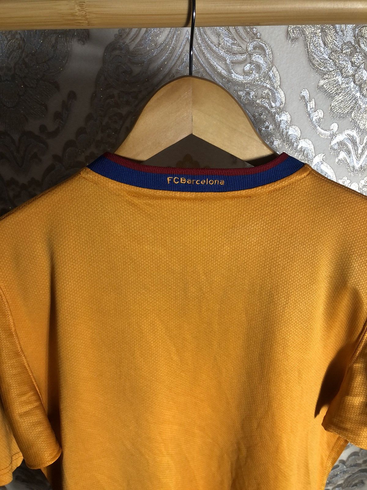Nike VINTAGE NIKE FC BARCELONA SPAIN SOCCER JERSEY RETRO Y2K 90s Size US S / EU 44-46 / 1 - 8 Thumbnail