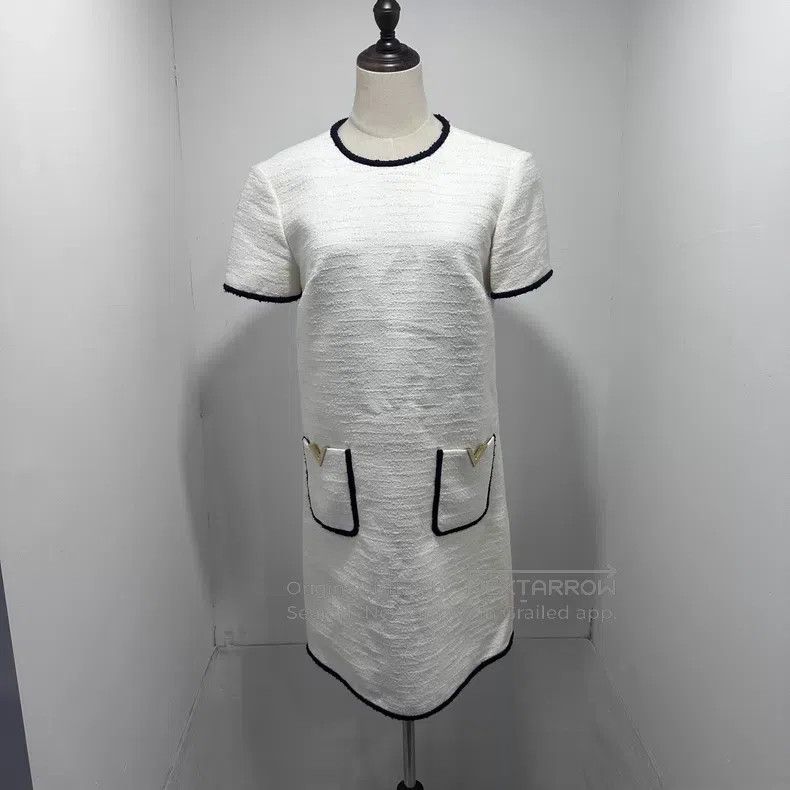 Valentino Valentino Double V gold button dress Size XS / US 0-2 / IT 36-38 - 1 Thumbnail