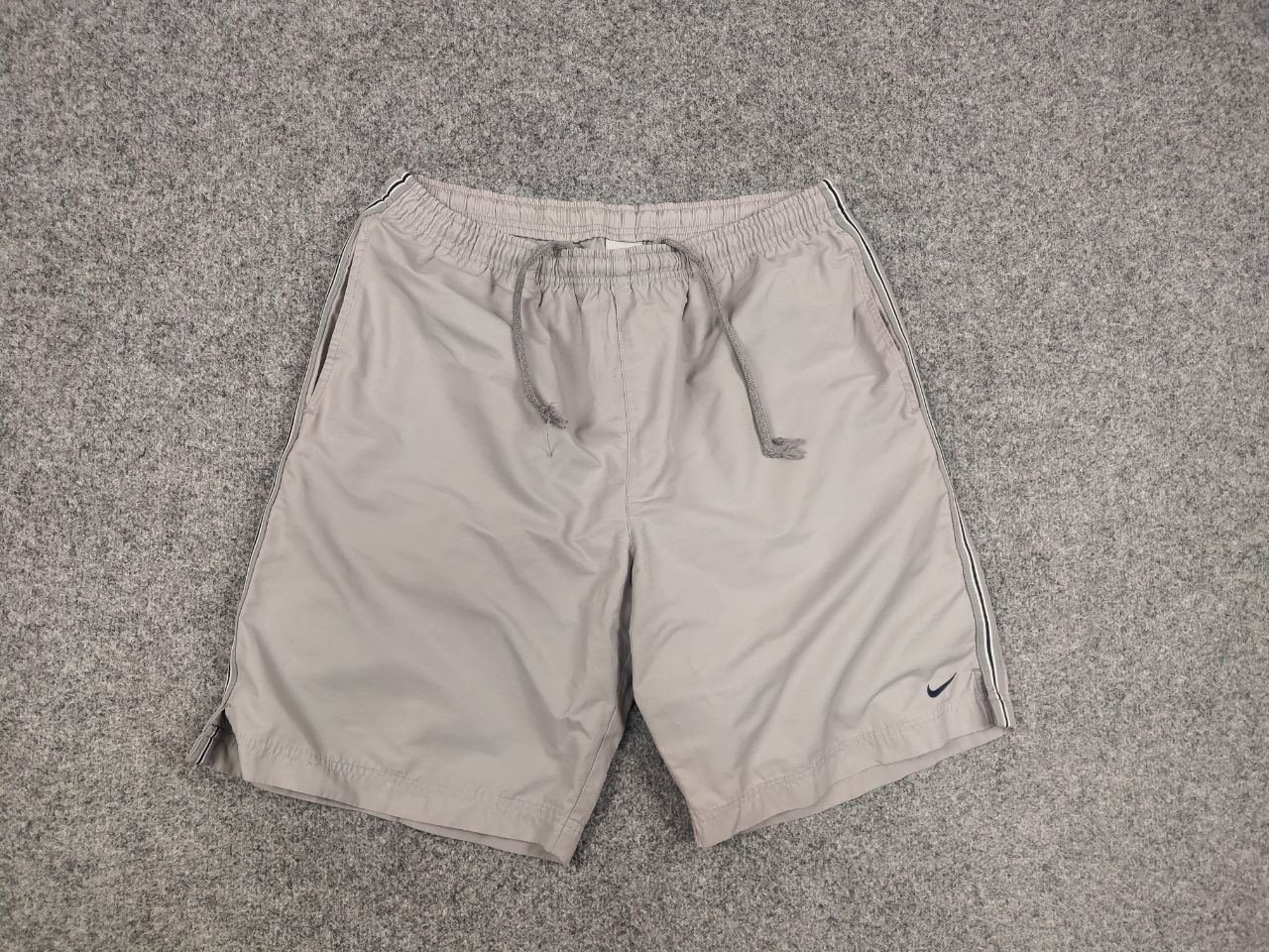 Nike Vintage Nike Swoosh Gray Light Pocket shorts Y2K Style Size US 34 / EU 50 - 8 Thumbnail
