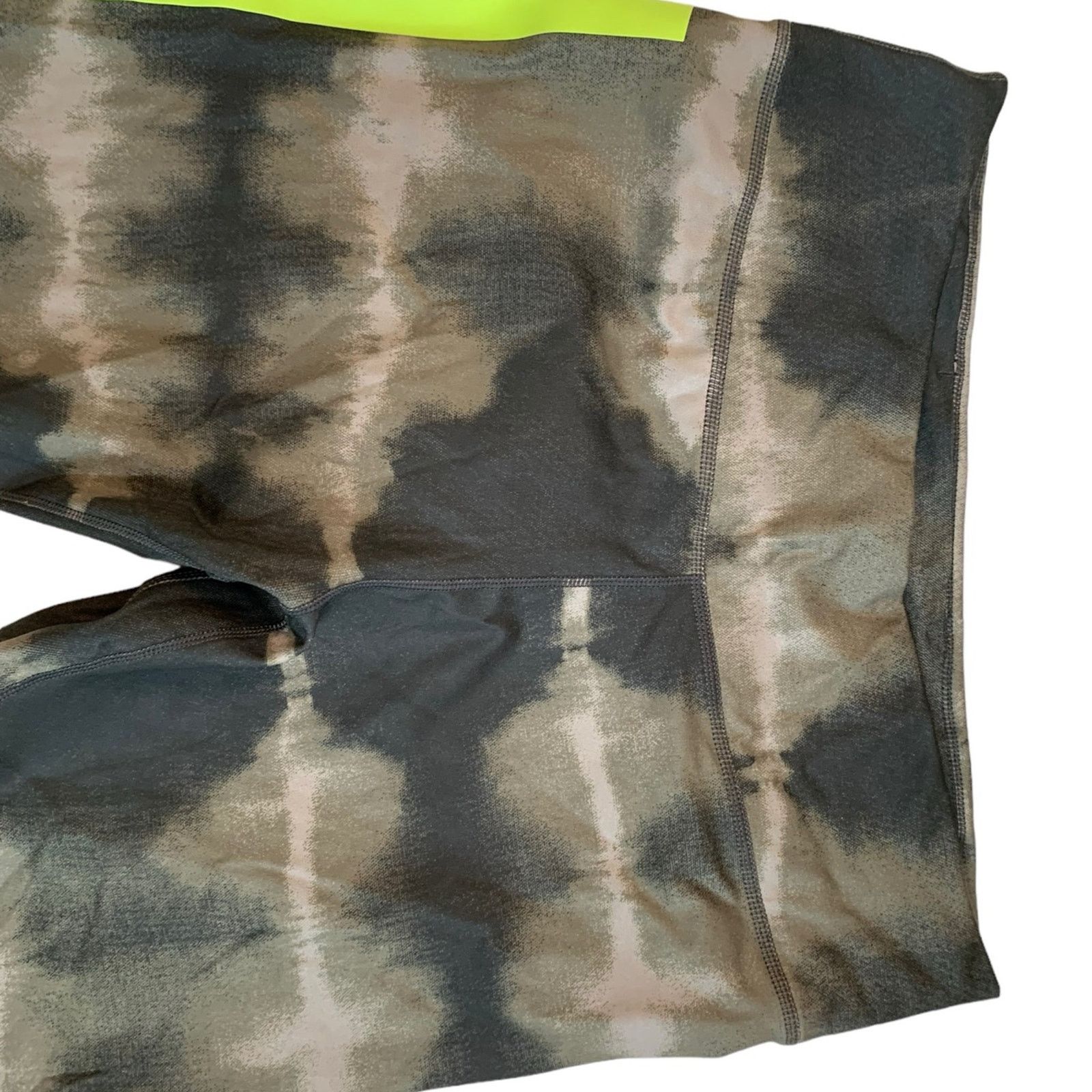 Nike Nike Women's Sz Large Camo Leggings DRI-FIT Athletic Hi-Rise Size 28" / US 6 / IT 42 - 4 Thumbnail